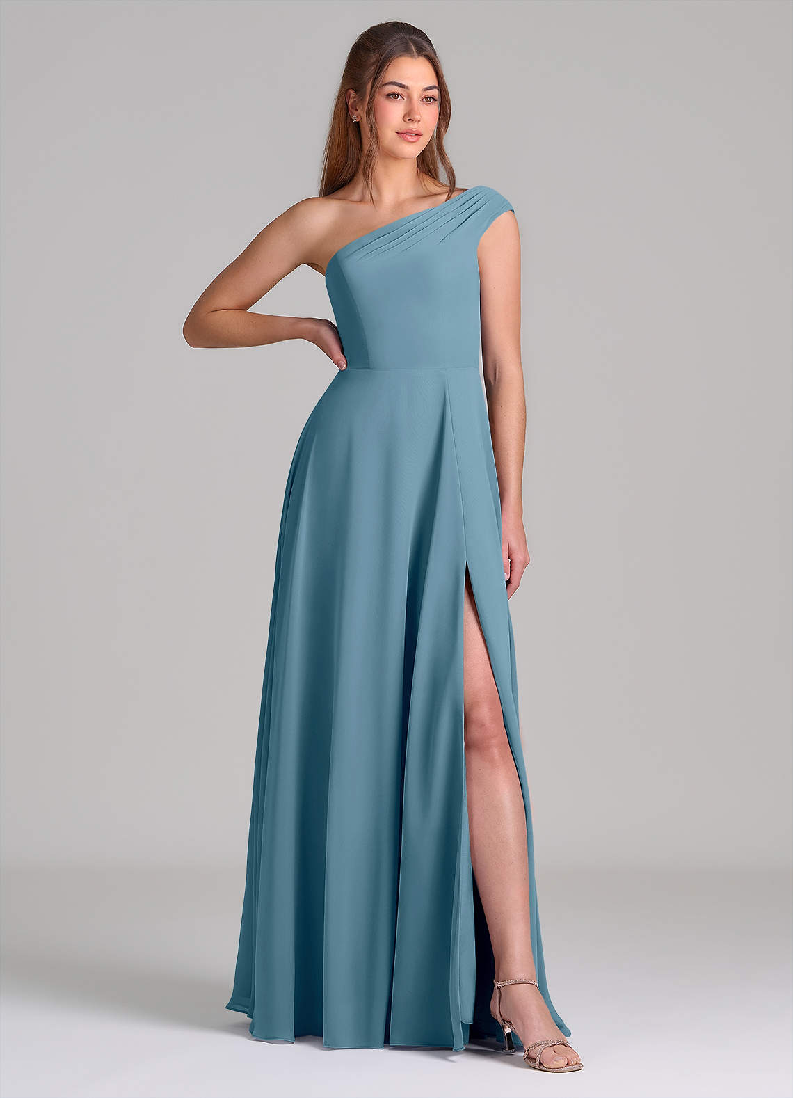 Azazie Melanie Vestidos de damas de honor Vestido de Bermudas de Gasa de Corte en A con Vestidos sin tirantes image3