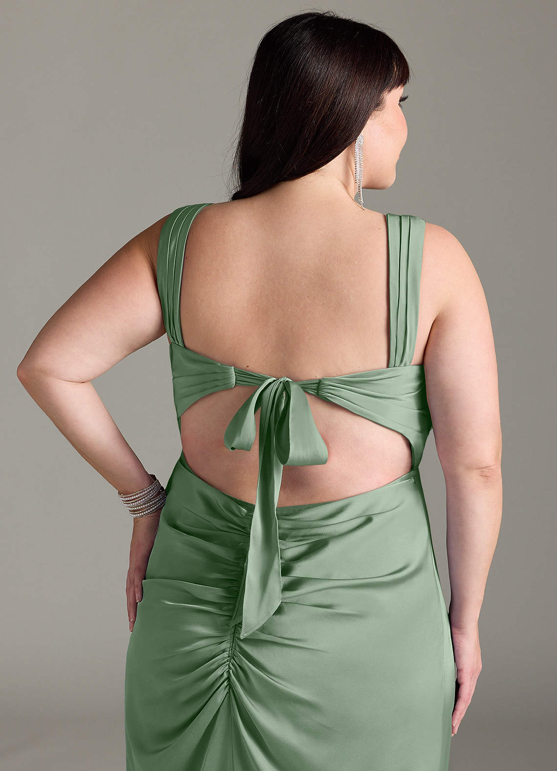 Azazie Jesaphine Vestidos de damas de honor Vestido de Matcha de Satén Elástico de Corte Recto con Lazo image12