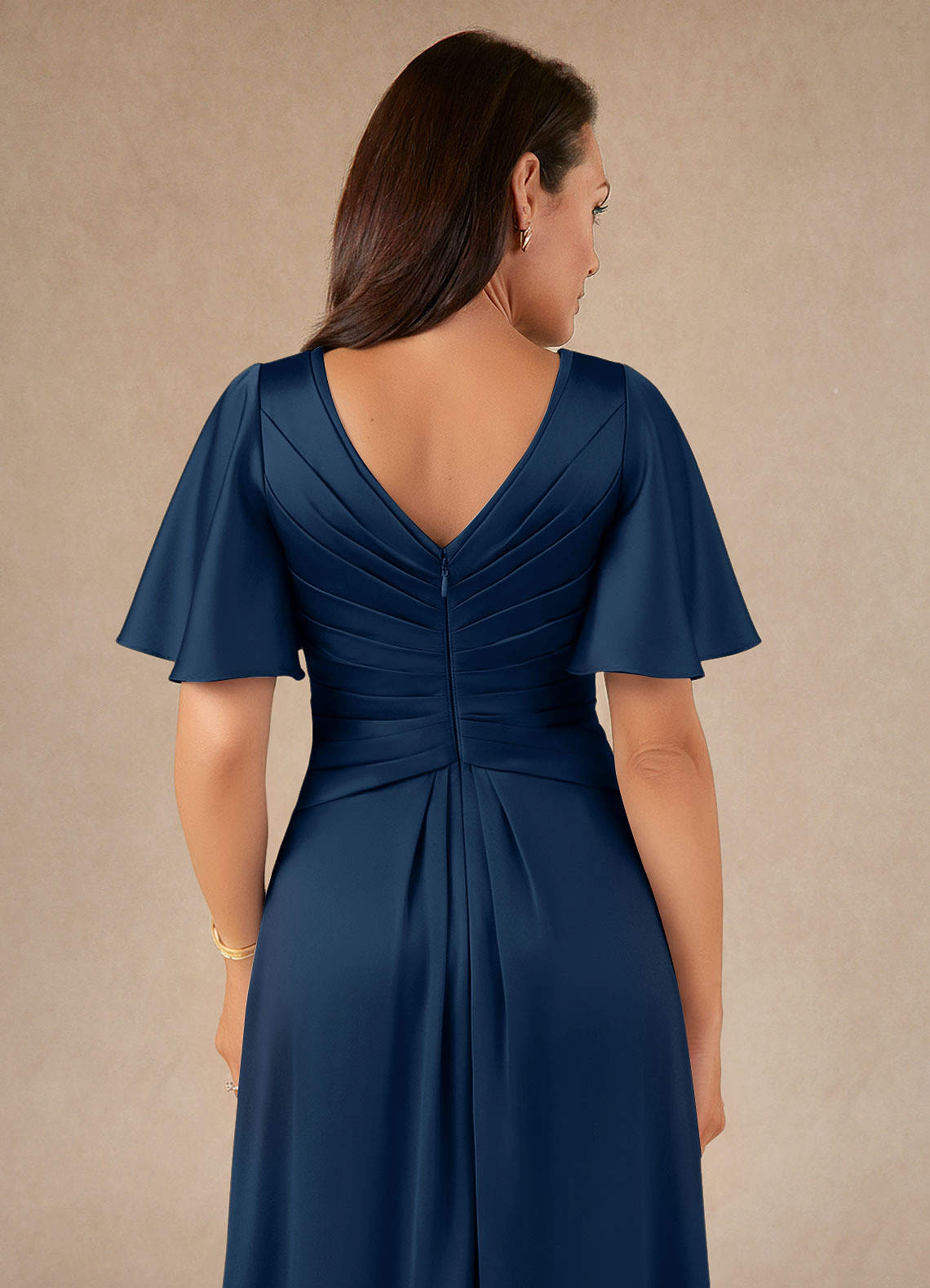 Azazie Emmeline Mère de la mariée Robes Robe Trapèze en Satin extensible Plissée Bleu Marine Foncé image3