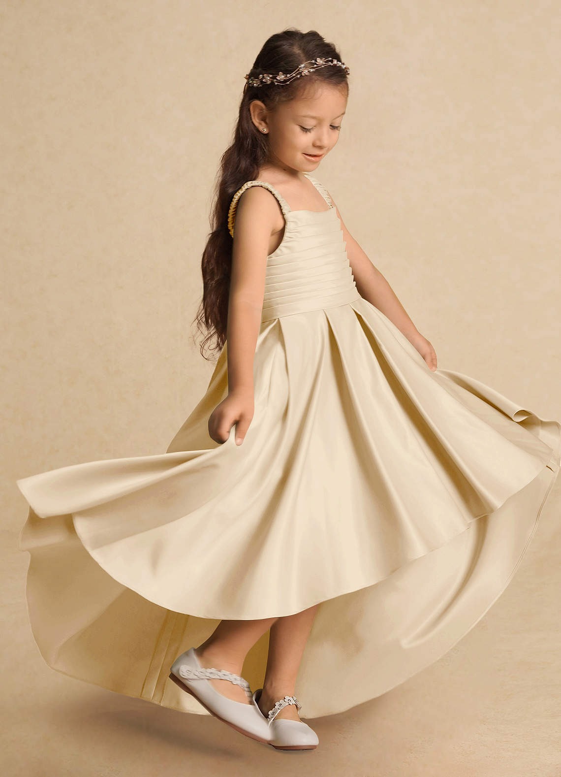 Azazie Kat Blumenmädchenkleider A-Linie Plissee Matte Satin Kleid Champagner image1