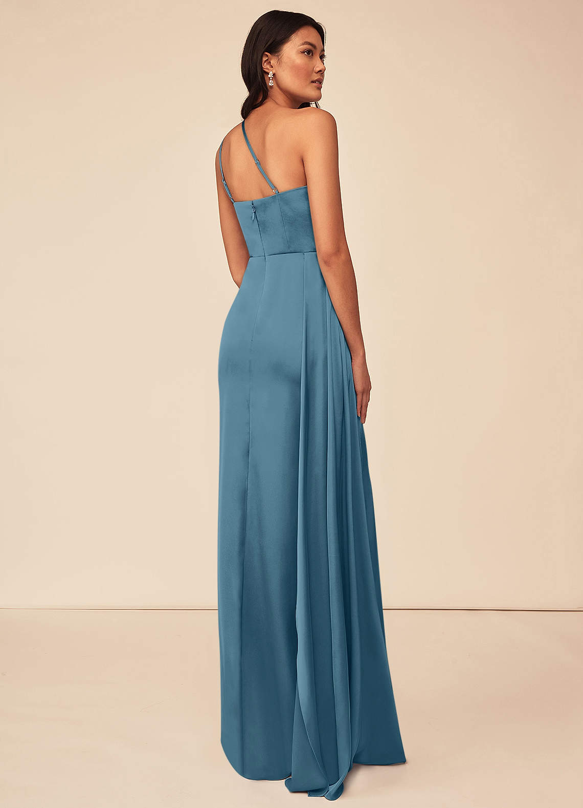 Azazie Maron Robes de demoiselle d'honneur Robe Trapèze en Satin extensible Epaule unique Bermude image3