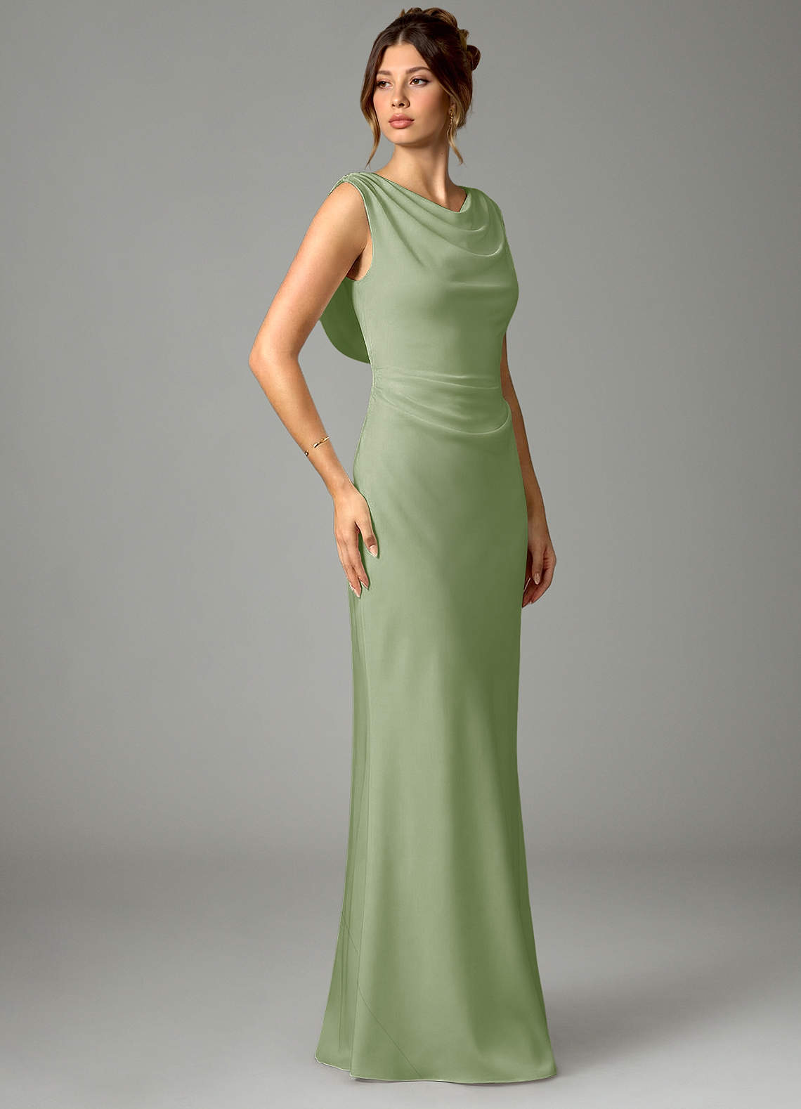 Azazie Kieryn Robes de demoiselle d'honneur Robe Sirène en Satin extensible Plissée Vert Sauge image2