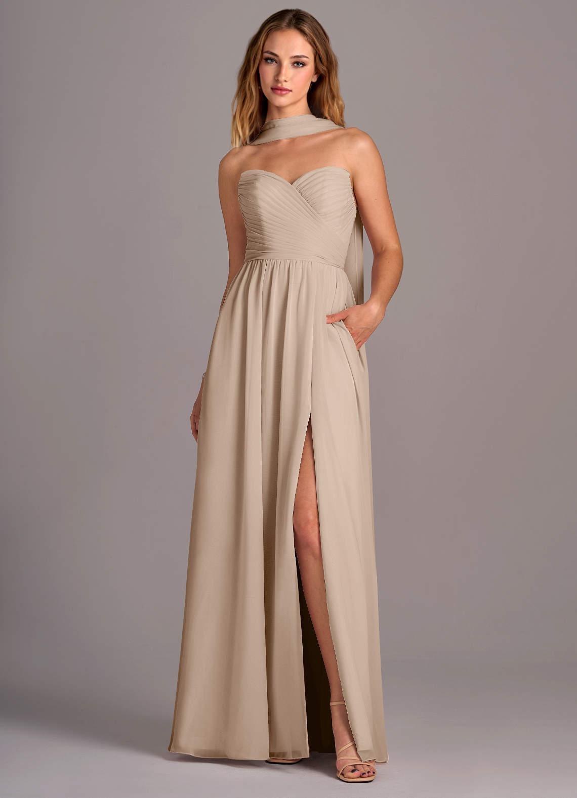 Azazie Joni Jurken voor bruidsmeisjes Converteerbaar Jurk van Chiffon met A-Lijn Strapless Taupe image1