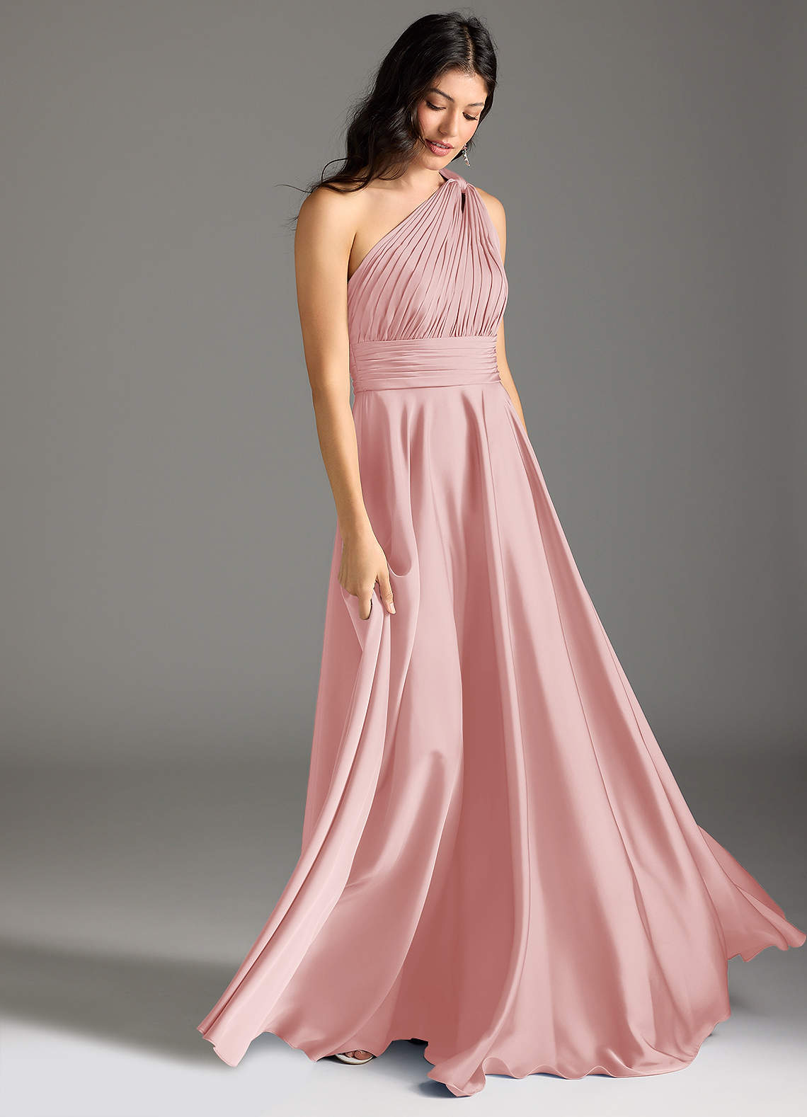 Azazie Charlize Robes de demoiselle d'honneur Robe Trapèze en Satin extensible Une épaule Rose Poudré image2