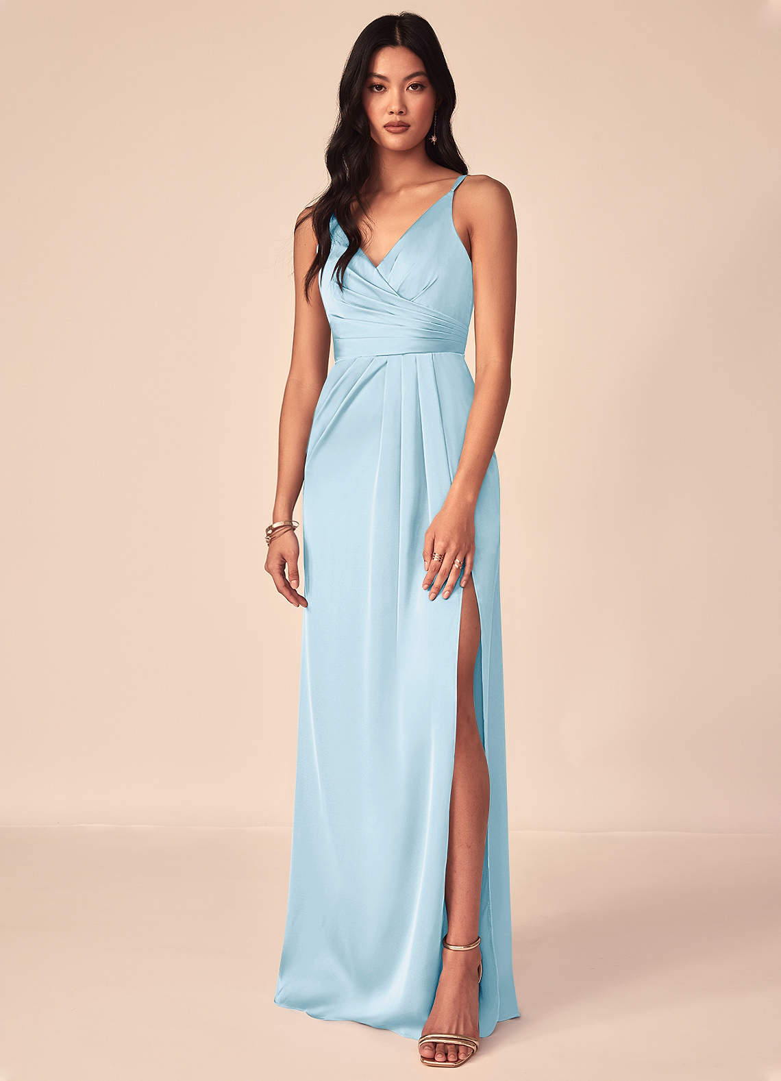Azazie Aqua Vestidos de damas de honor Vestido de Azul Cielo de Satén Elástico de Corte en A con Cuello en V plisado image1