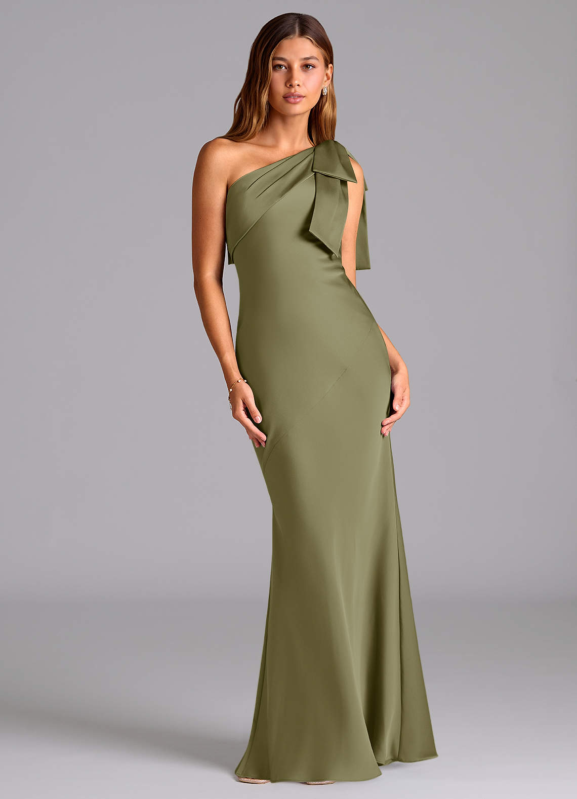 Azazie Yuanna Vestidos de damas de honor Vestido de Pistacho de Satén Elástico de Corte Sirena con Hombro unilateral image1