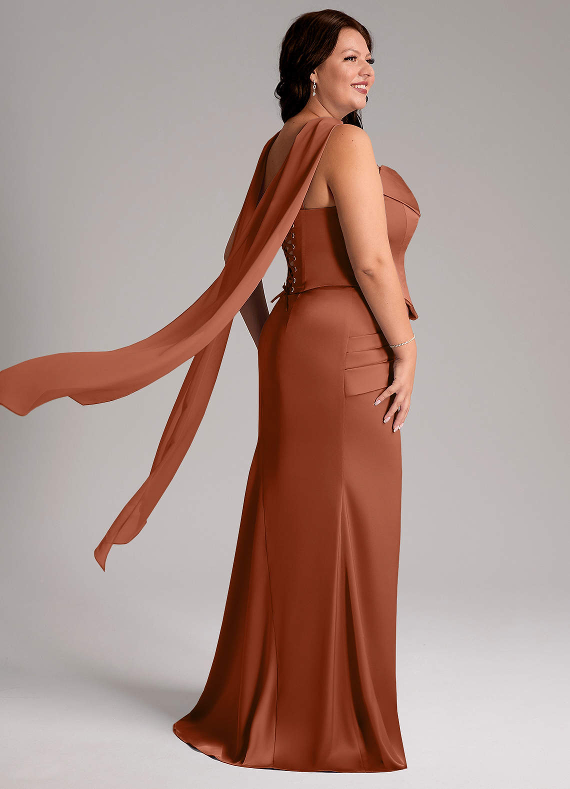 Azazie Sorrel Robes de demoiselle d'honneur Robe Sirène Convertible en Satin extensible Sans bretelle Rose De Cèdre image7