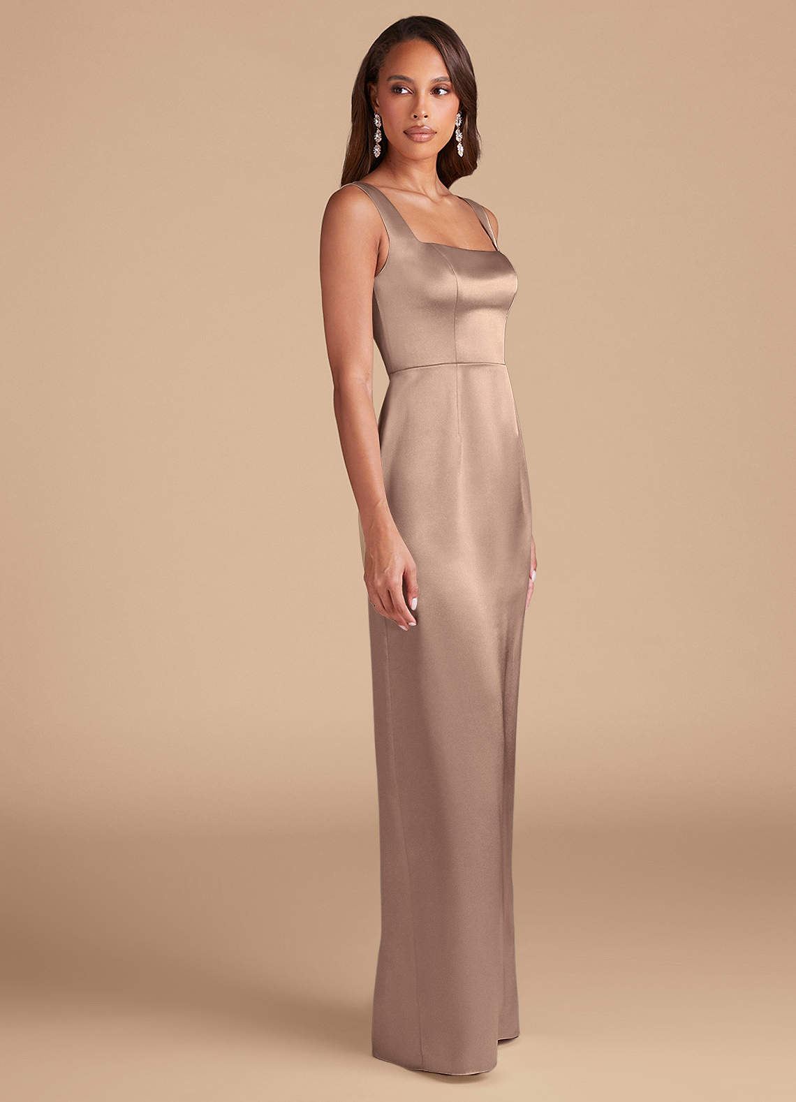 Azazie Flori Jurken voor bruidsmeisjes Jurk van Metaalachtig Satijn met Kolom Zijsplit Taupe image4