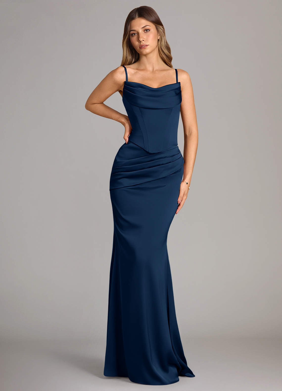 Azazie Sorrel Jurken voor bruidsmeisjes Converteerbaar Jurk van Stretch Satijn met Zeemeermin Strapless Donkere Marine image5
