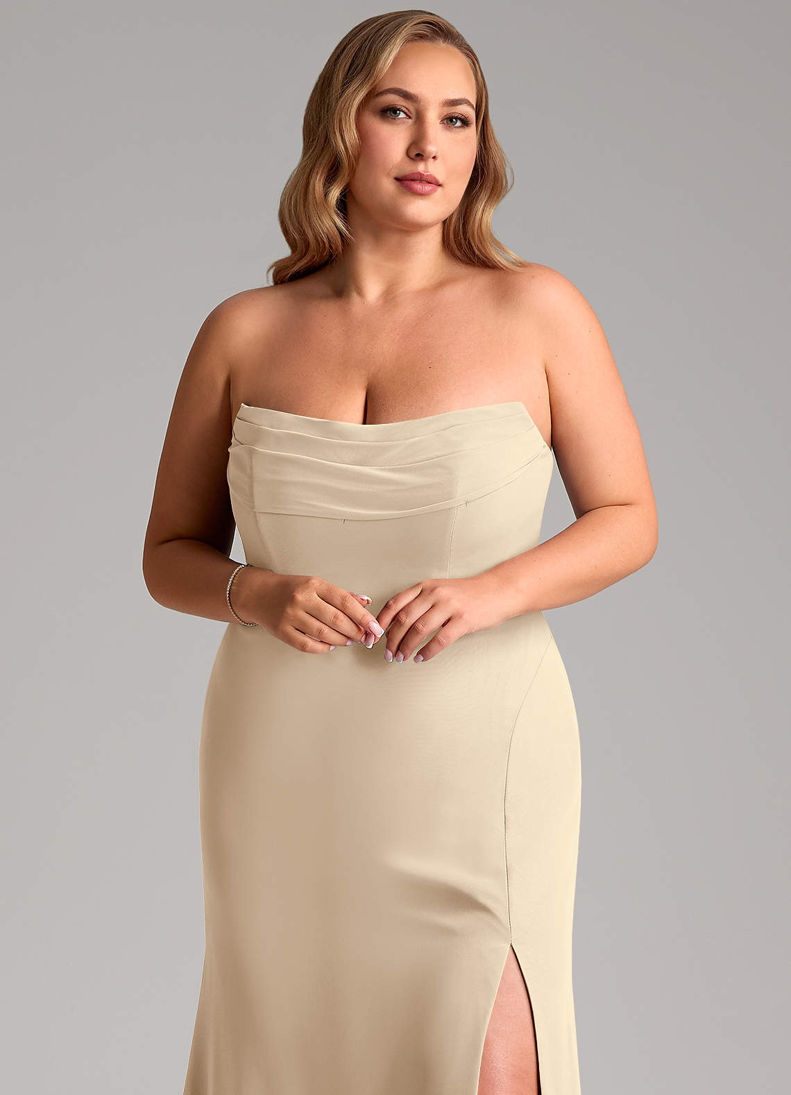 Azazie Saige Vestidos de madrinha de casamento Vestir Champanhe de Chiffon de Linha A com Fora do ombro image10