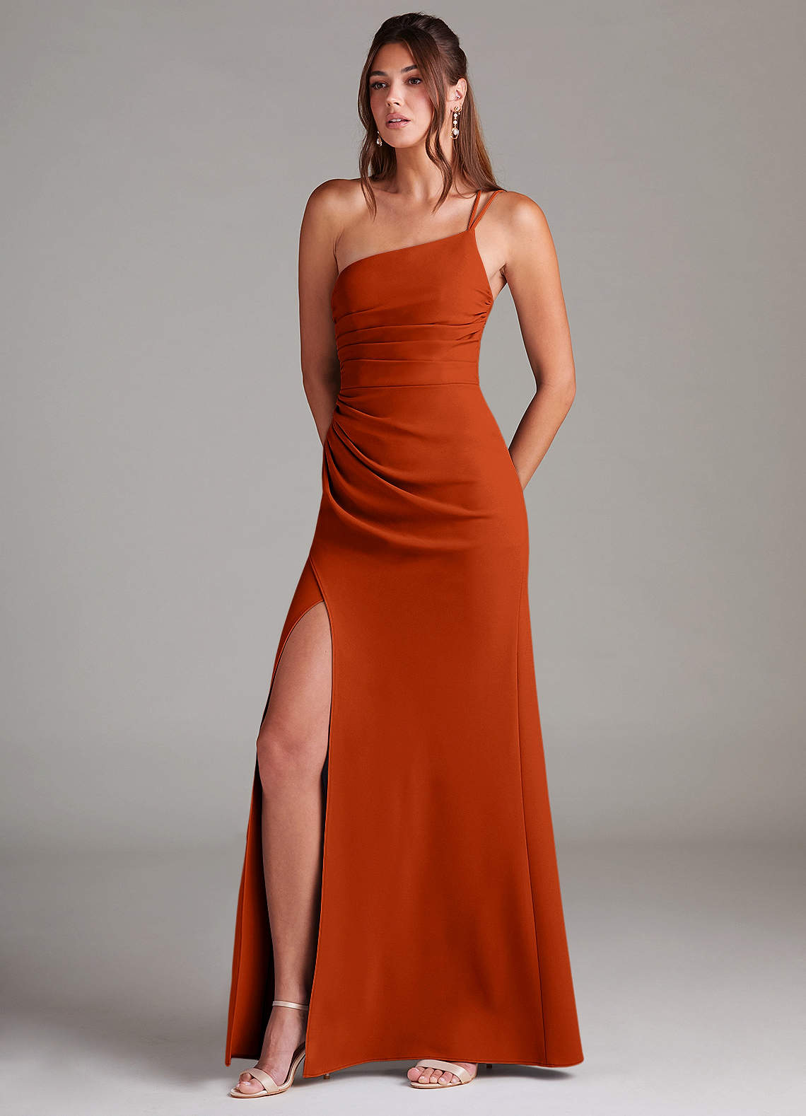 Azazie Eren Robes de demoiselle d'honneur Robe Fourreau en Crêpe Élastique Ue épaule Paprika image1