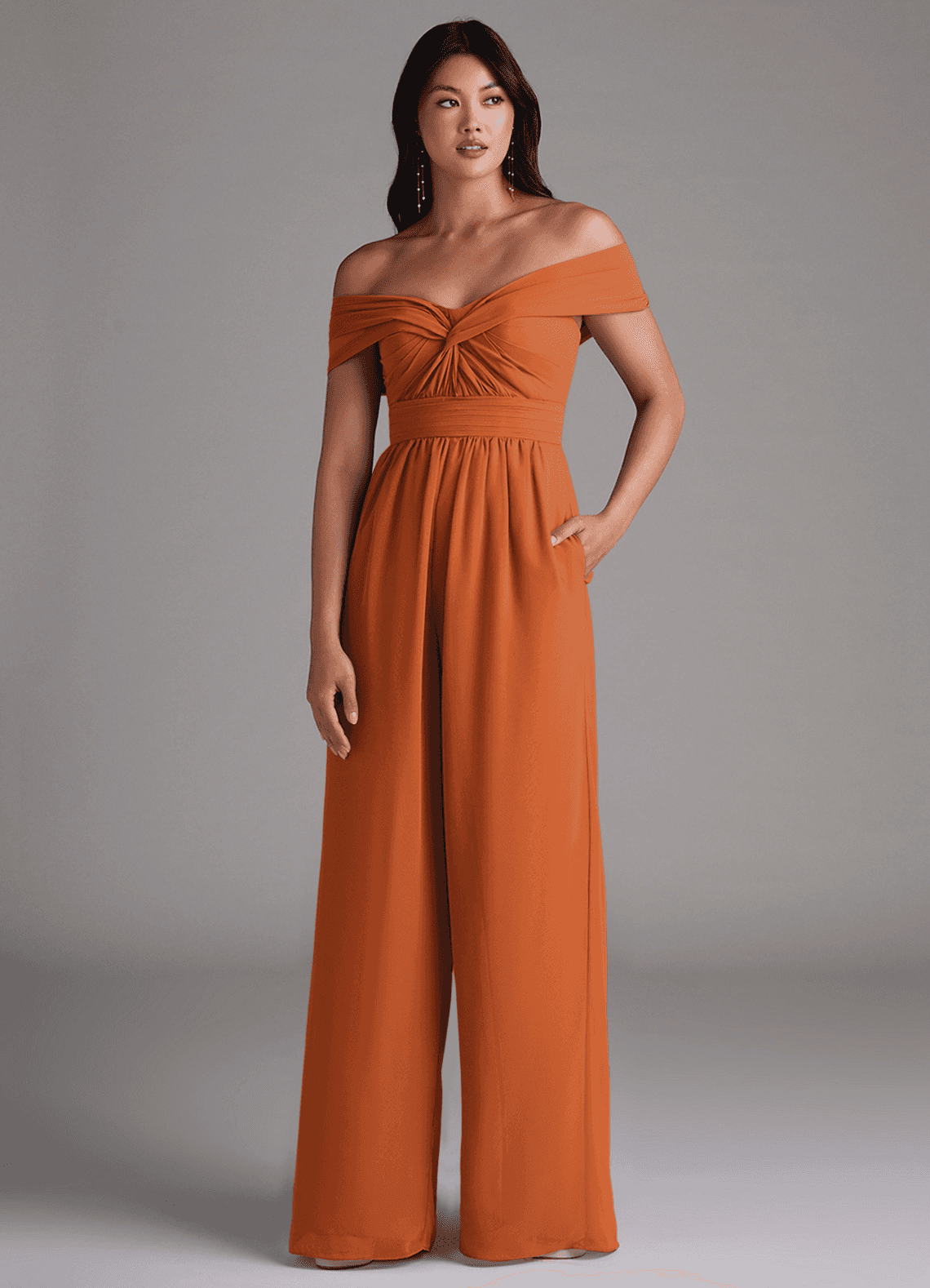 Azazie Lamara Jurken voor bruidsmeisjes Converteerbaar Jumpsuit van Chiffon Off the Shoulder Kaneel image1