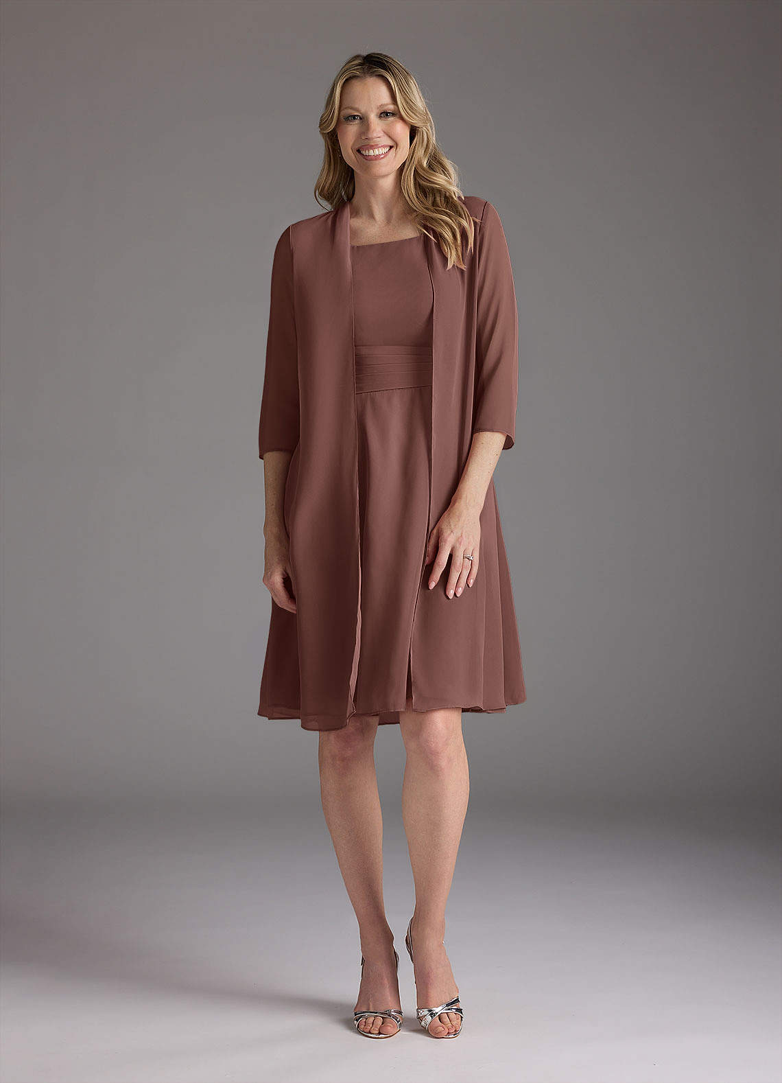 Azazie Shirley Mère de la mariée Robes Robe Trapèze en Mousseline de soie Plissé Scoop Expresso image1