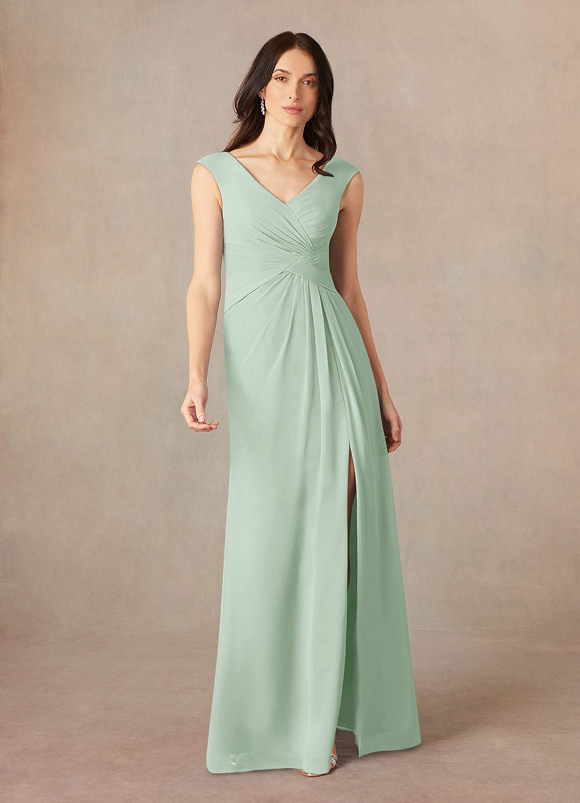 Azazie Sally Mère de la mariée Robes Robe Trapèze en Mousseline de soie Col V plissé Agave image1