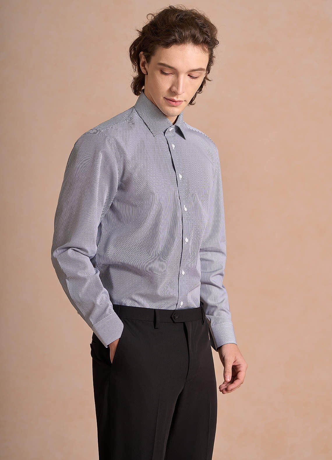 front Aiden Weiß Klassisch Blau Gestreiftes Hemd aus 100 % Baumwolle, bügelfrei