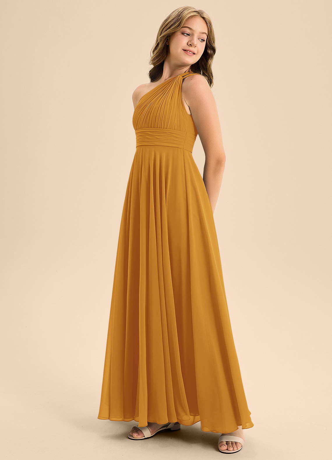 Azazie Charlize Junior Vestido Caramelo de Chiffon de Linha A com Plissado image3