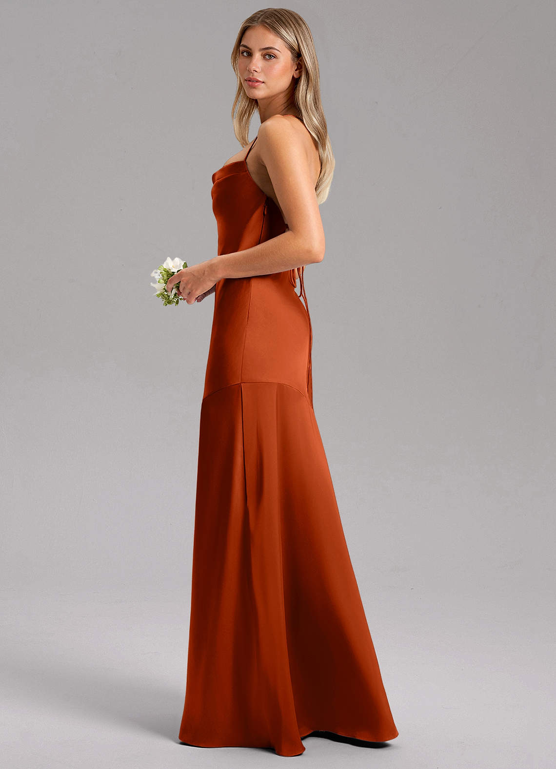 Azazie Grata Vestidos de damas de honor Vestido de Pimenton de Satén Elástico de Corte Sirena con Corte Lateral image4