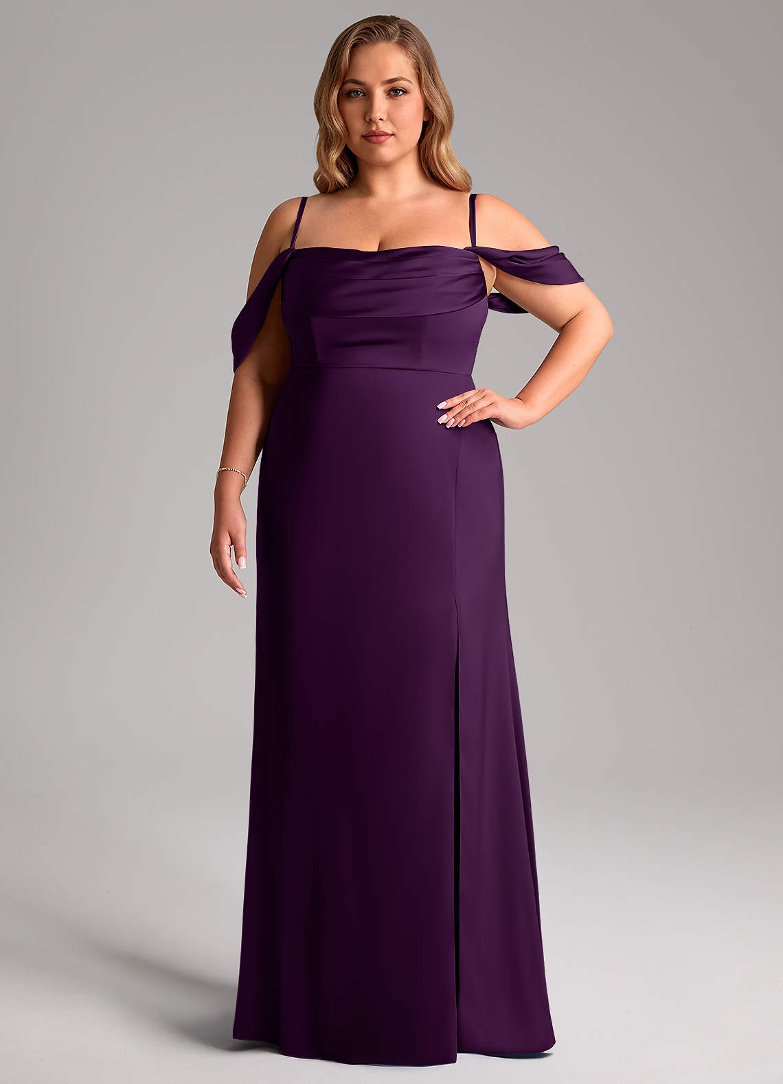 Azazie Saige Jurken voor bruidsmeisjes Jurk van Stretch Satijn met Kolom Off the Shoulder Druif image14