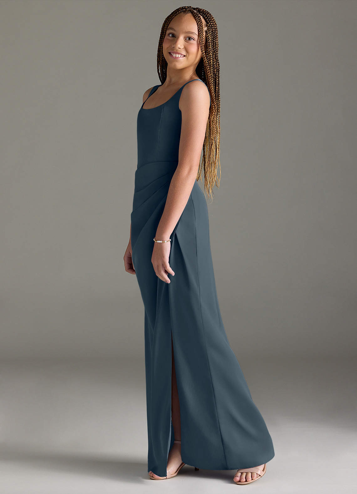 Azazie Mero Junior Vestido de Crepúsculo de Satén Elástico de Corte Sirena con Plisado image3