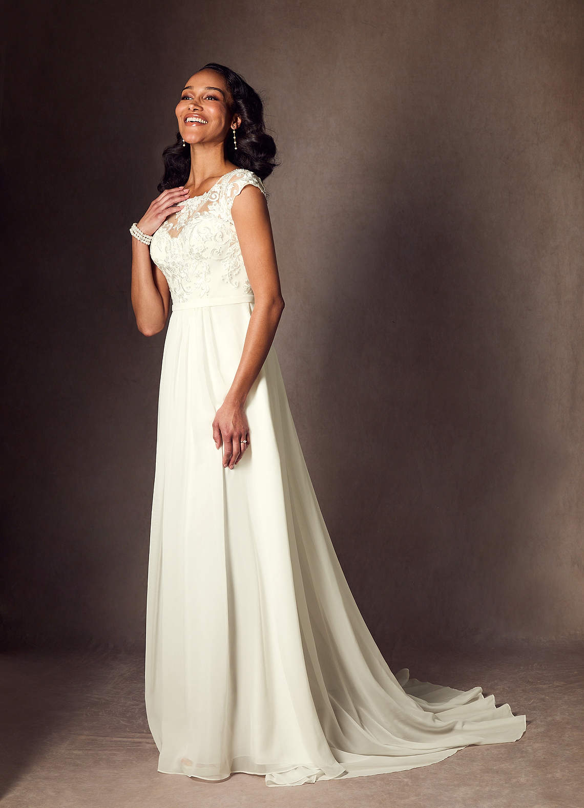 Azazie Brynslee Vestidos de novia Vestido de Crema de Gasa de Corte en A con Scoop Lentejuelas image7