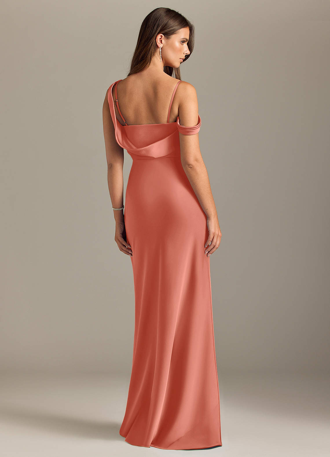 Azazie Madelyn Robes de demoiselle d'honneur Robe Sirène Convertible en Satin extensible Une épaule Rose Saumon image1