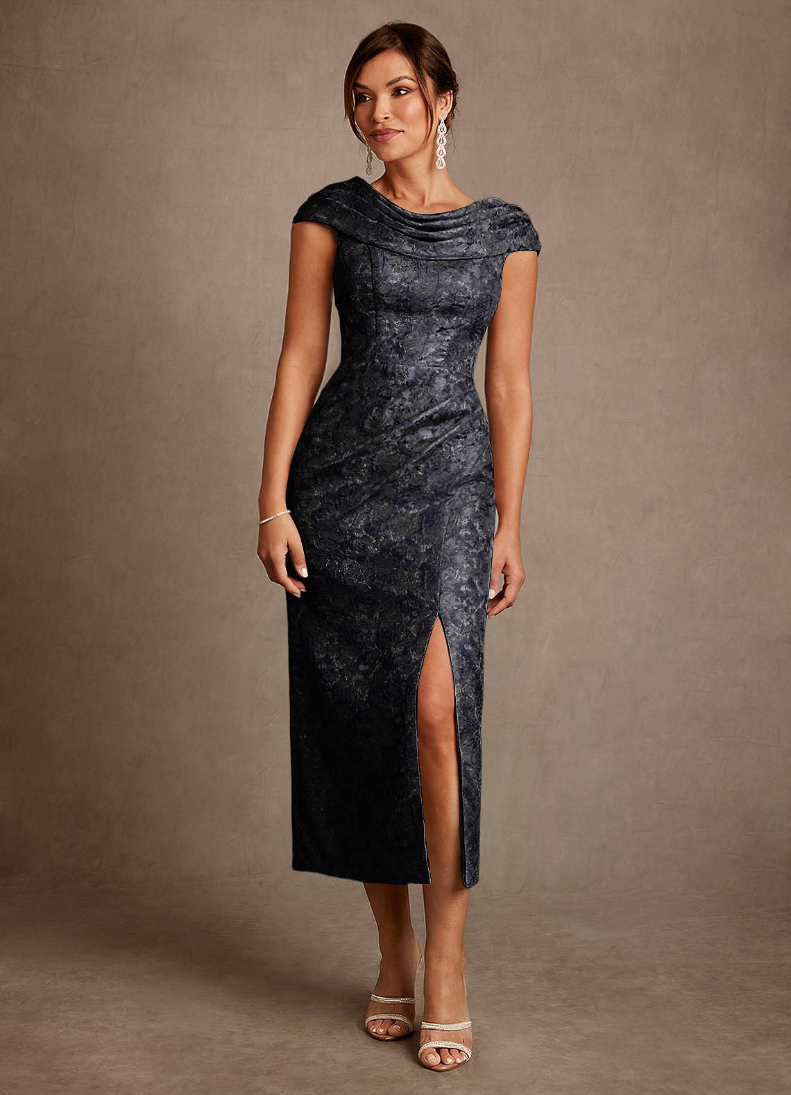 Azazie Alpine Vestidos para mãe da noiva Vestido Preto de Jacquard Floral de Linha A com Plissado image2