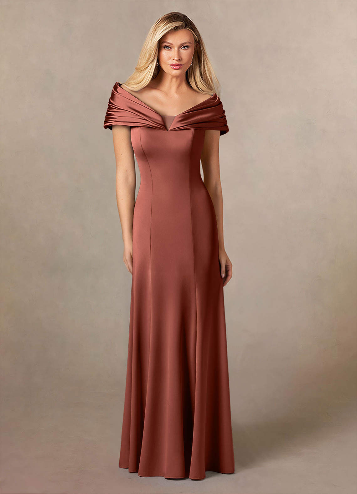 Azazie Auberdeen vestidos de madre de la novia Vestido de Castaño de Satén Elástico de Sirena con Plisado image1