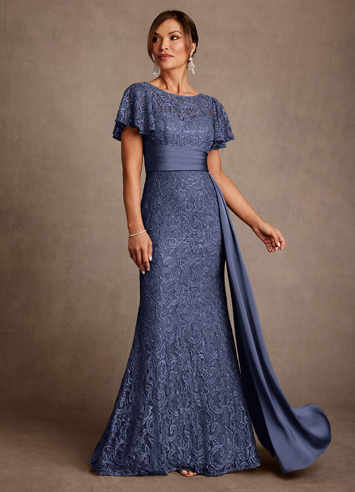 Azazie Harrison Abiti per la Madre della Sposa Abito Sirena in Pizzo Plissettato Stormy image1
