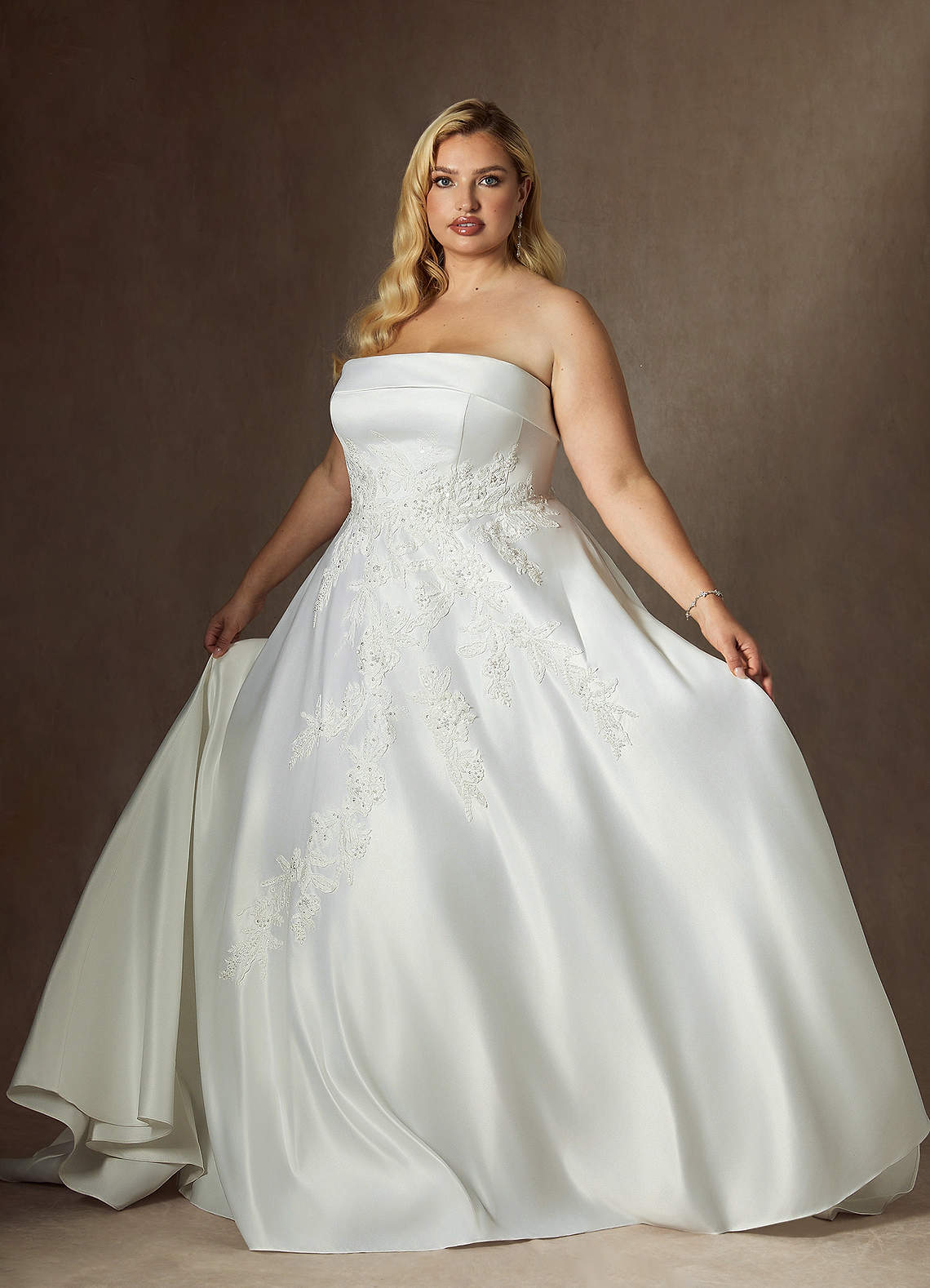 Azazie Fernanda Trouwjurken Jurk van Satijn met Baljurk Strapless Diamant Wit image2