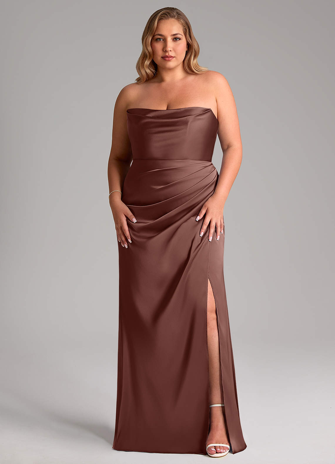 Azazie Leonis Vestidos de madrinha de casamento Vestir Café Expresso de Cetim elástico de sereia com Plissado image7