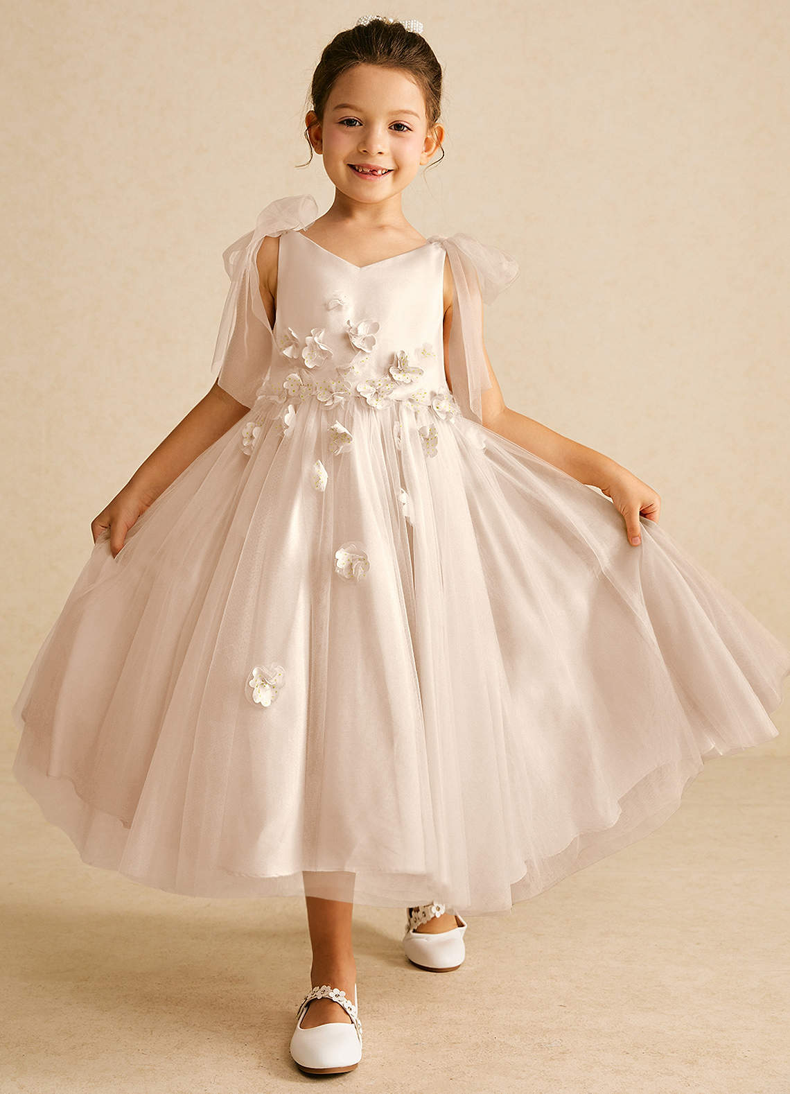 Azazie Minia vestidos de niña de las flores Vestido de Alabastro Blanco de Satin Mate de Corte En A con Lazo image1