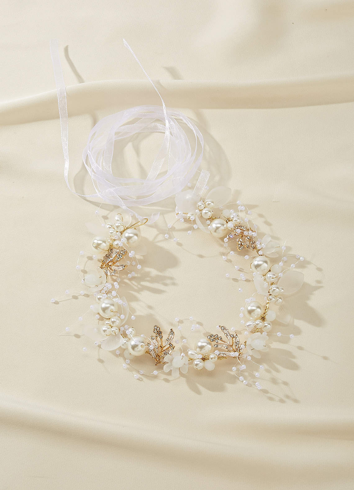 front Diadema de perlas y flores