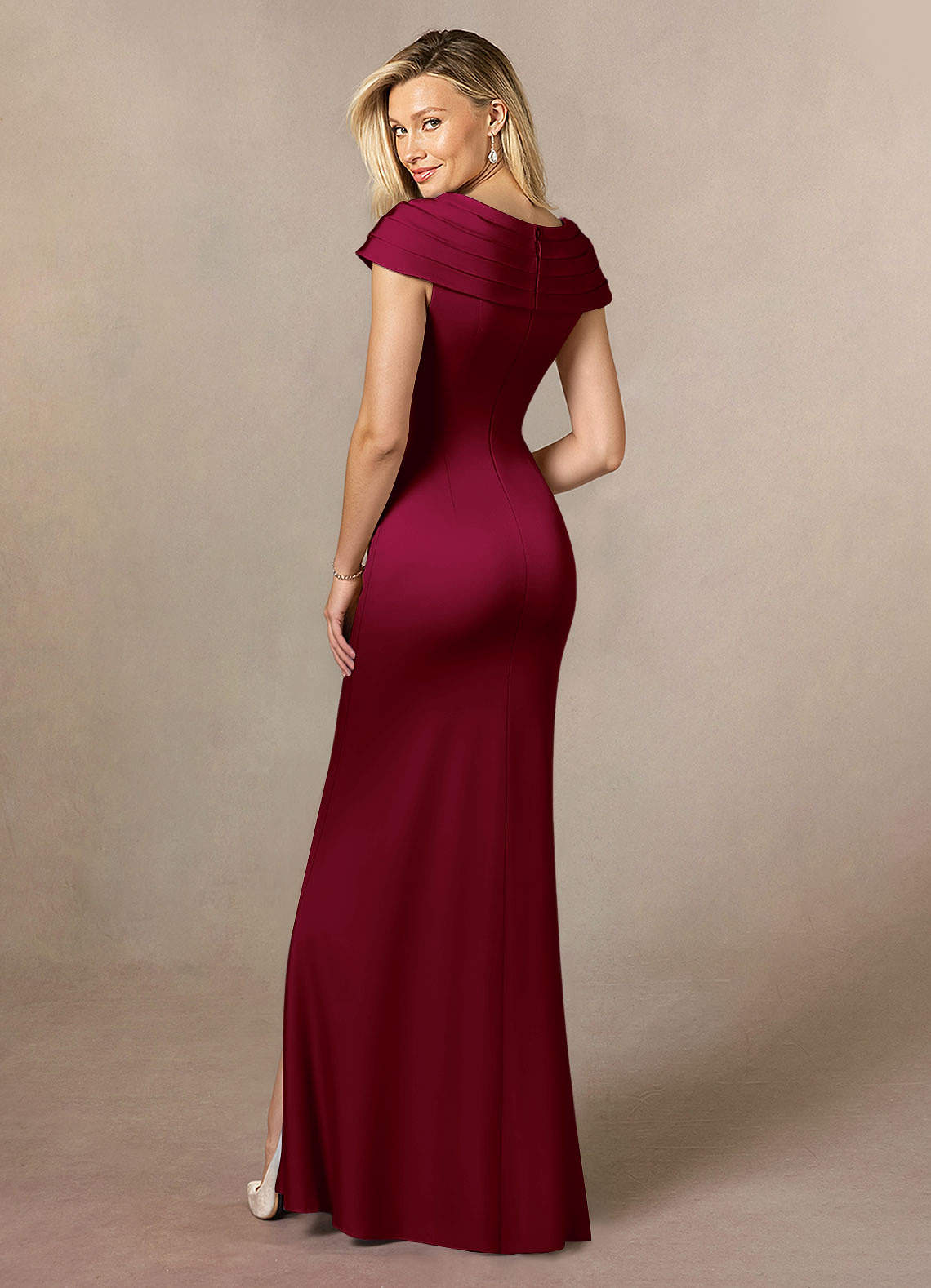 Azazie Anderson vestidos de madre de la novia Vestido de Borgoña de Satén Elástico de Corte En A con Plisado image4