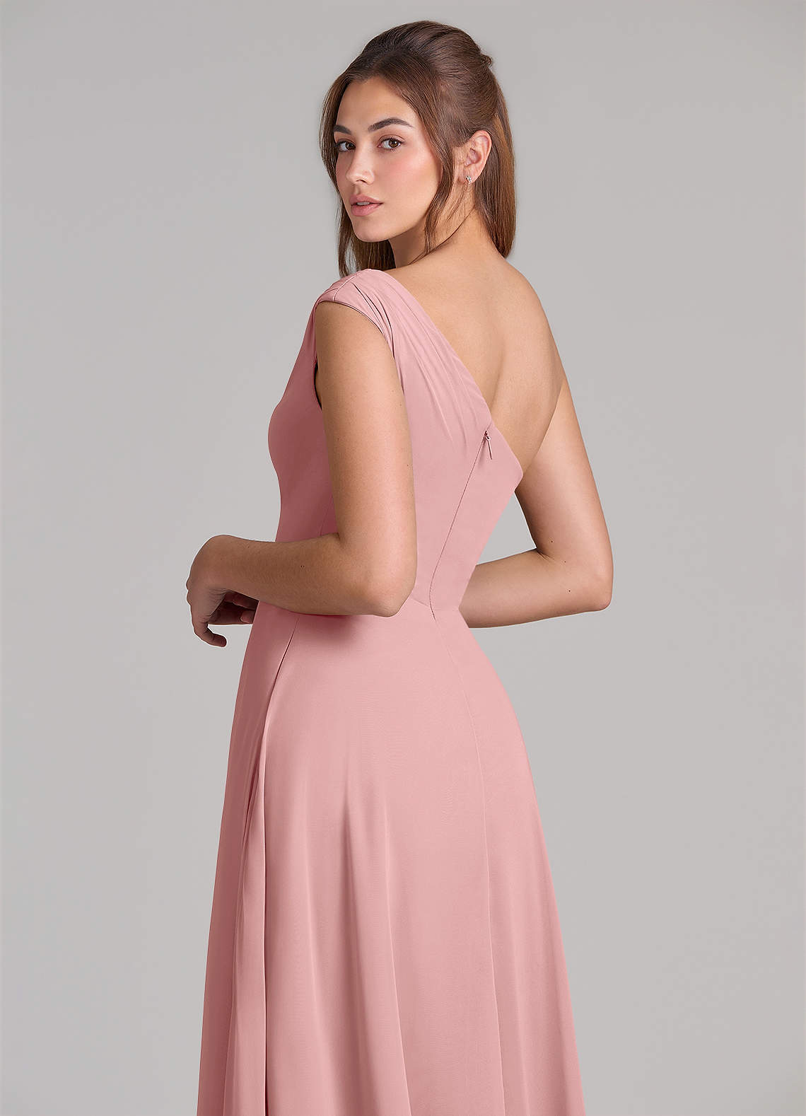 Azazie Melanie Robes de demoiselle d'honneur Robe Trapèze en Mousseline de soie Épaule décolletée Rose Poussiéreuse image1