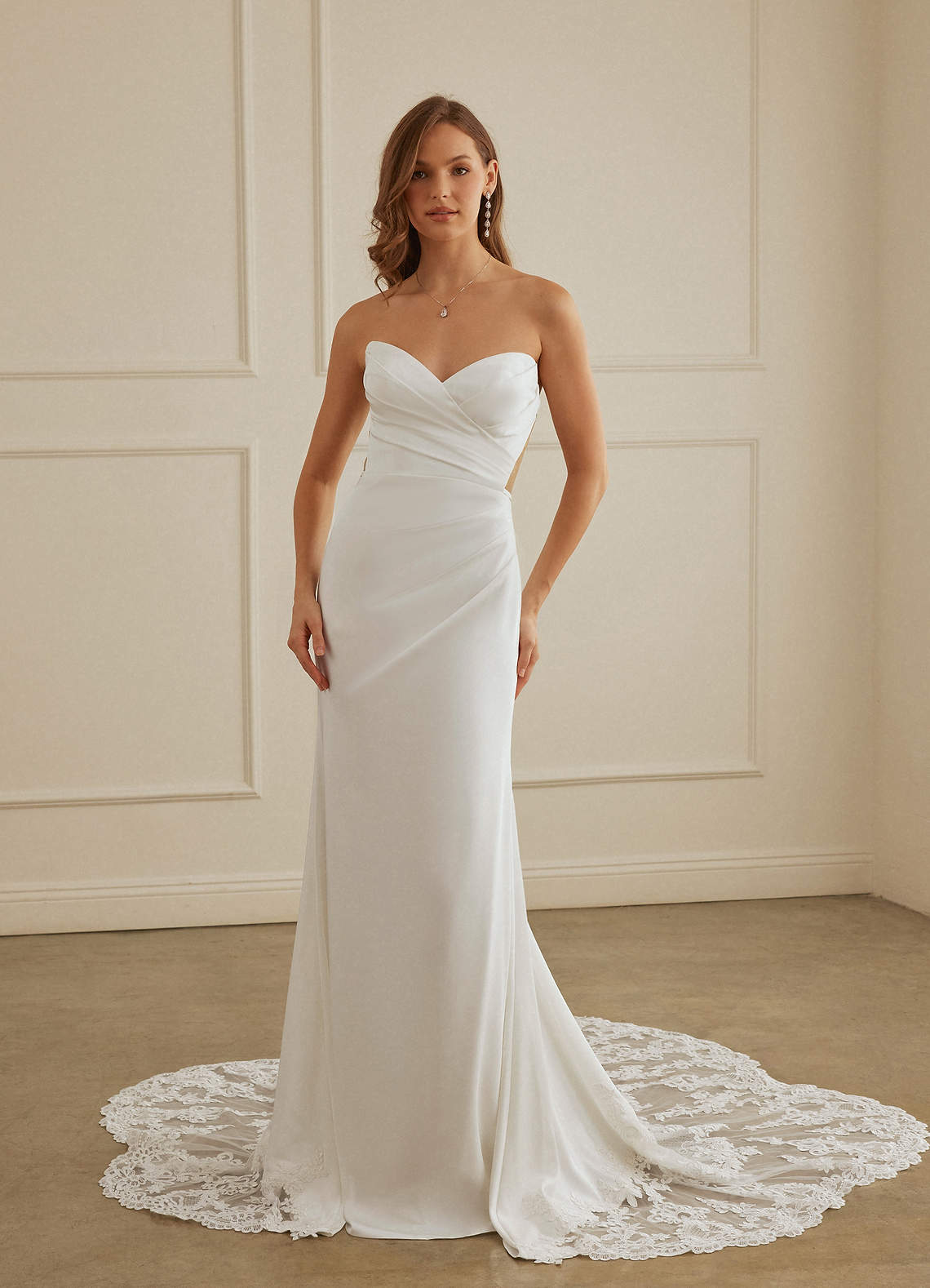Christian Siriano Bridal for Azazie 2004 Robes de mariée Robe Fourreau en Crêpe Dos Satin Dentelle Diamant Nude image1