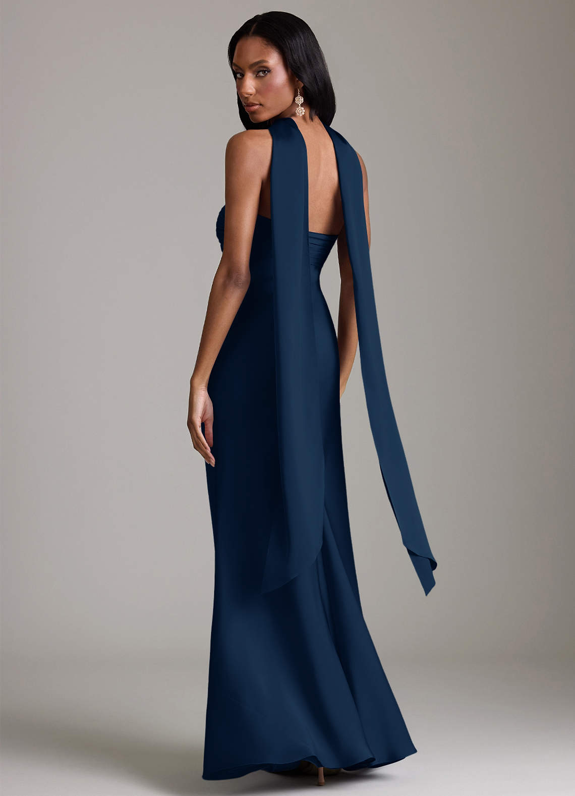 Azazie Saylor Vestidos de damas de honor Vestido de Azul Marino Oscuro de Satén Elástico de Corte Sirena con Sin tirantes image7