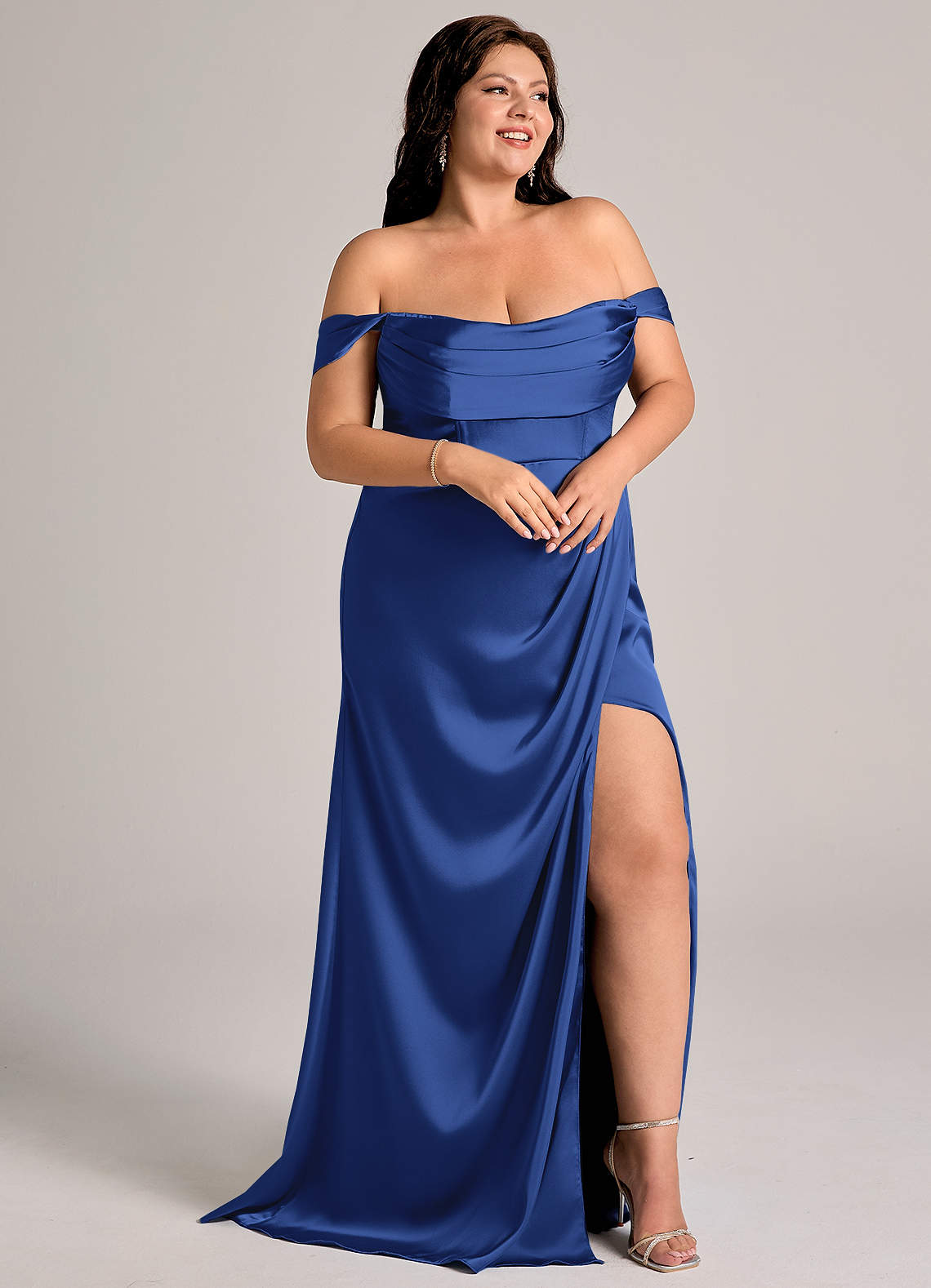 Azazie Johana Vestidos de madrinha de casamento Vestido Royal Blue de Cetim elástico de sereia com Ombros Caídos image10