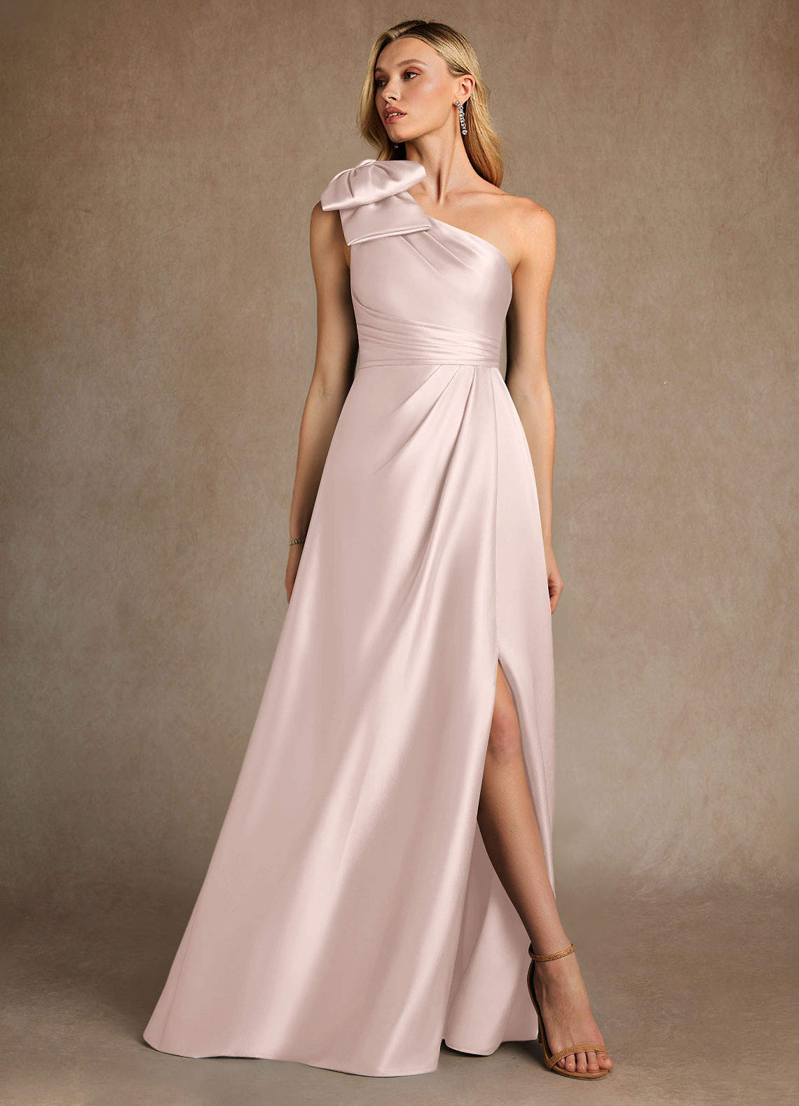 Azazie Easton Mère de la mariée Robes Robe Trapèze en Satin extensible Une épaule Rose Pâle image3