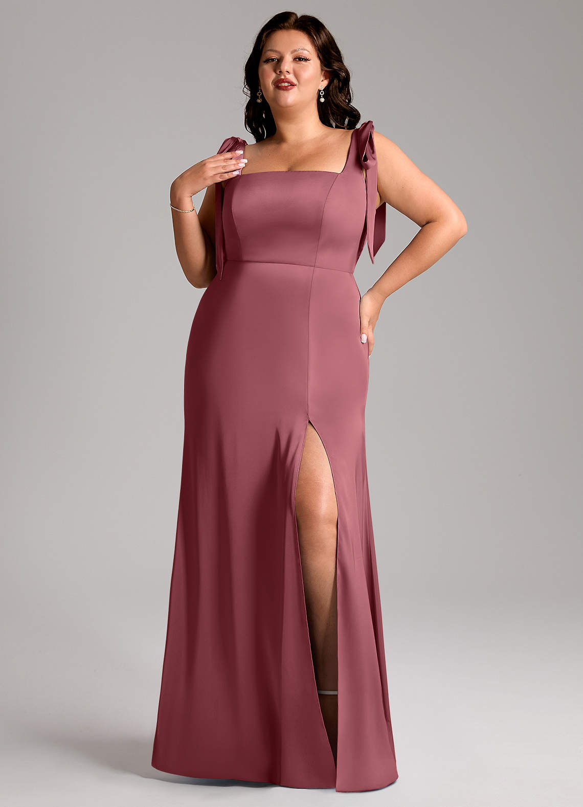 Azazie Frostine Jurken voor bruidsmeisjes Jurk van Stretch Satijn met A-Lijn Boog Woestijnroos image1