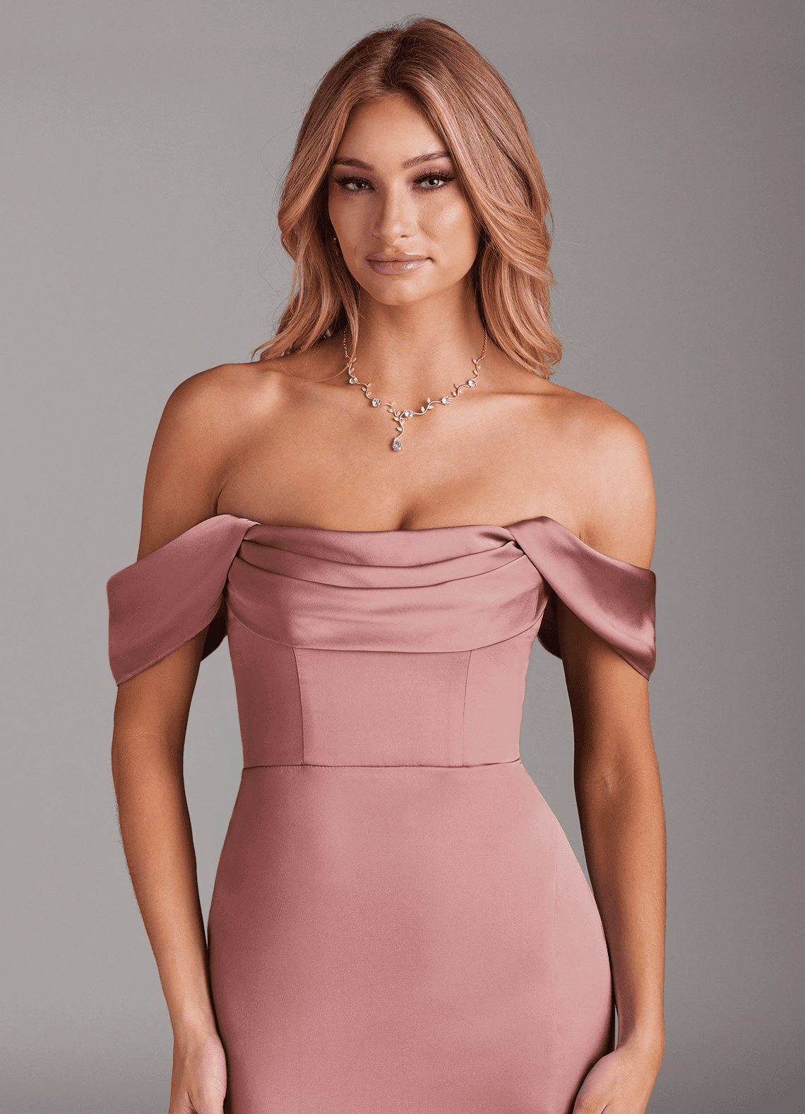Azazie Saige Abiti da Damigella Abito Tubino in Raso Elasticizzato a Spalla Scoperta Rosa Polverosa image6
