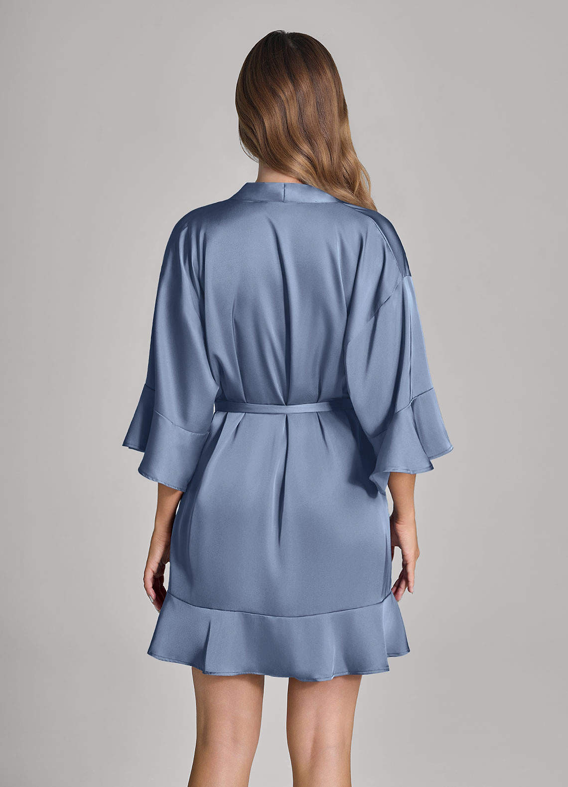 front Conjunto de robe e combinação de cetim com babados de 2 peças combinando