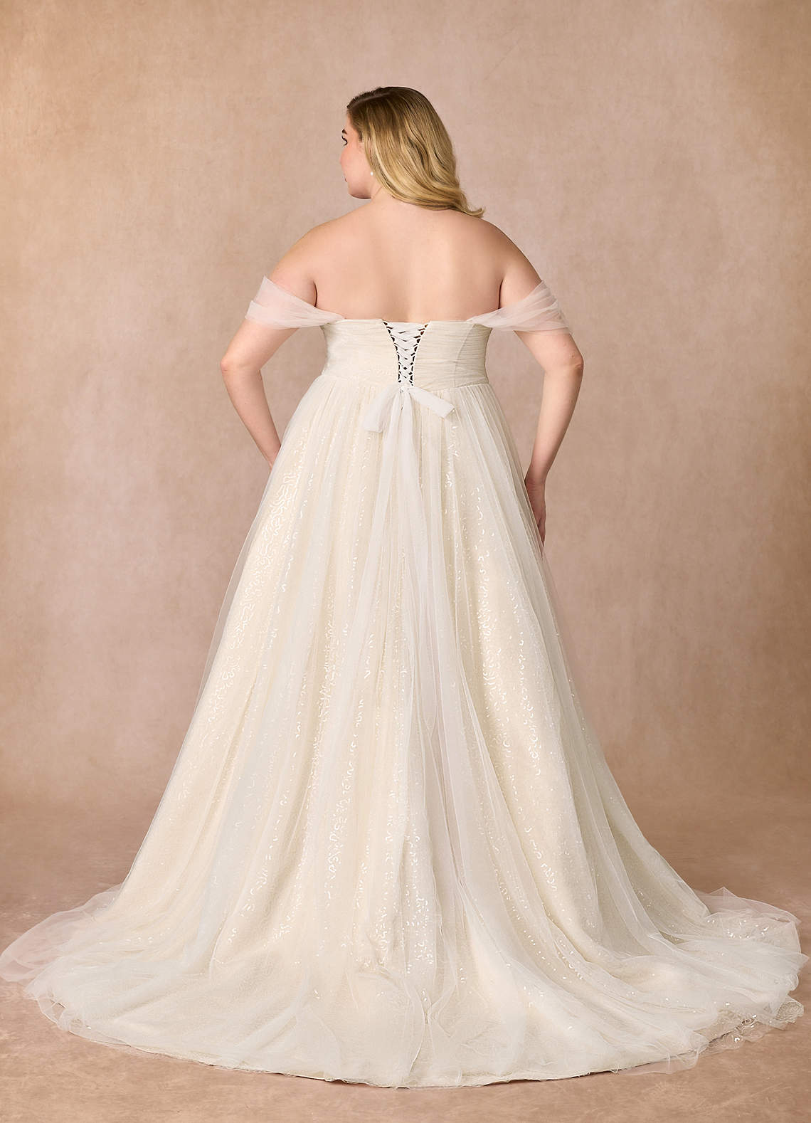 Azazie Maia Vente Finale Robe Trapèze en Tulle Épaule décolletée Diamant Blanc Champagne image15