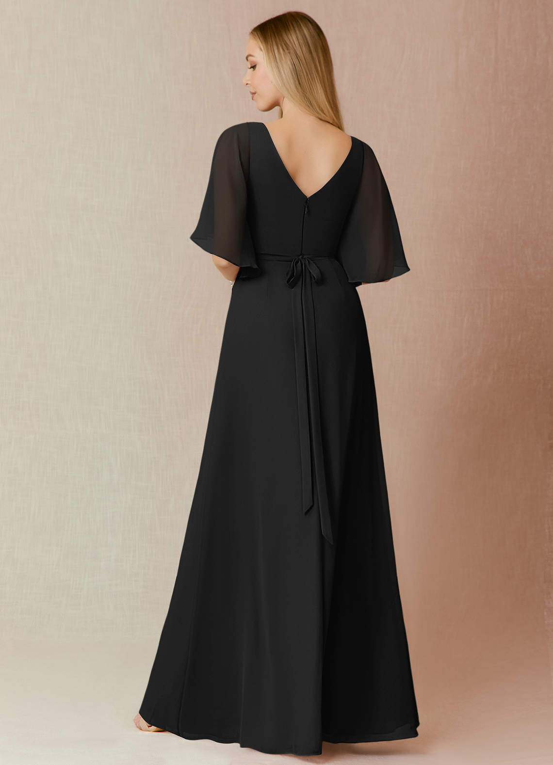 Cierra Black Robe longue avec nœud Azazie