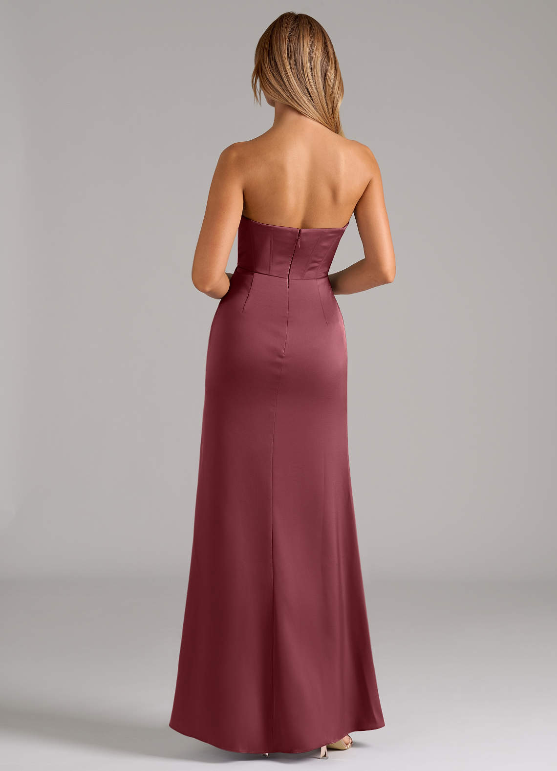 Azazie Johana Robes de demoiselle d'honneur Robe Sirène Convertible en Satin extensible Épaule décolletée Rose Du Désert image6