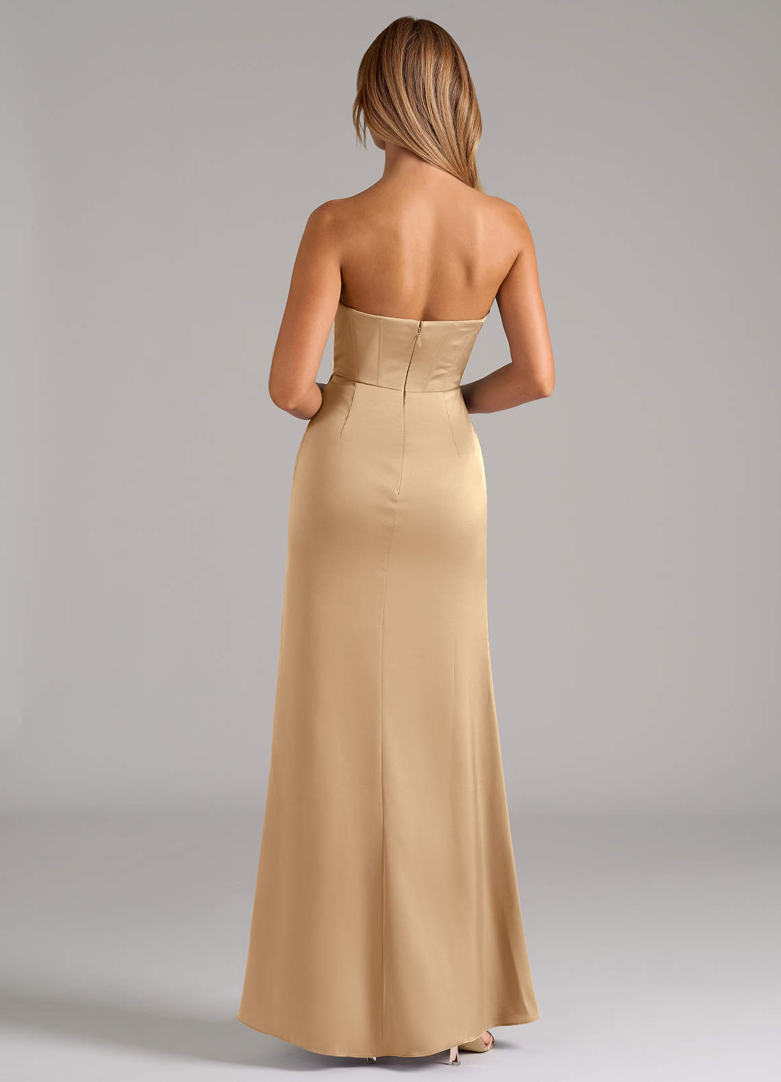 Azazie Johana Robes de demoiselle d'honneur Robe Sirène Convertible en Satin extensible Épaule décolletée Champagne image6
