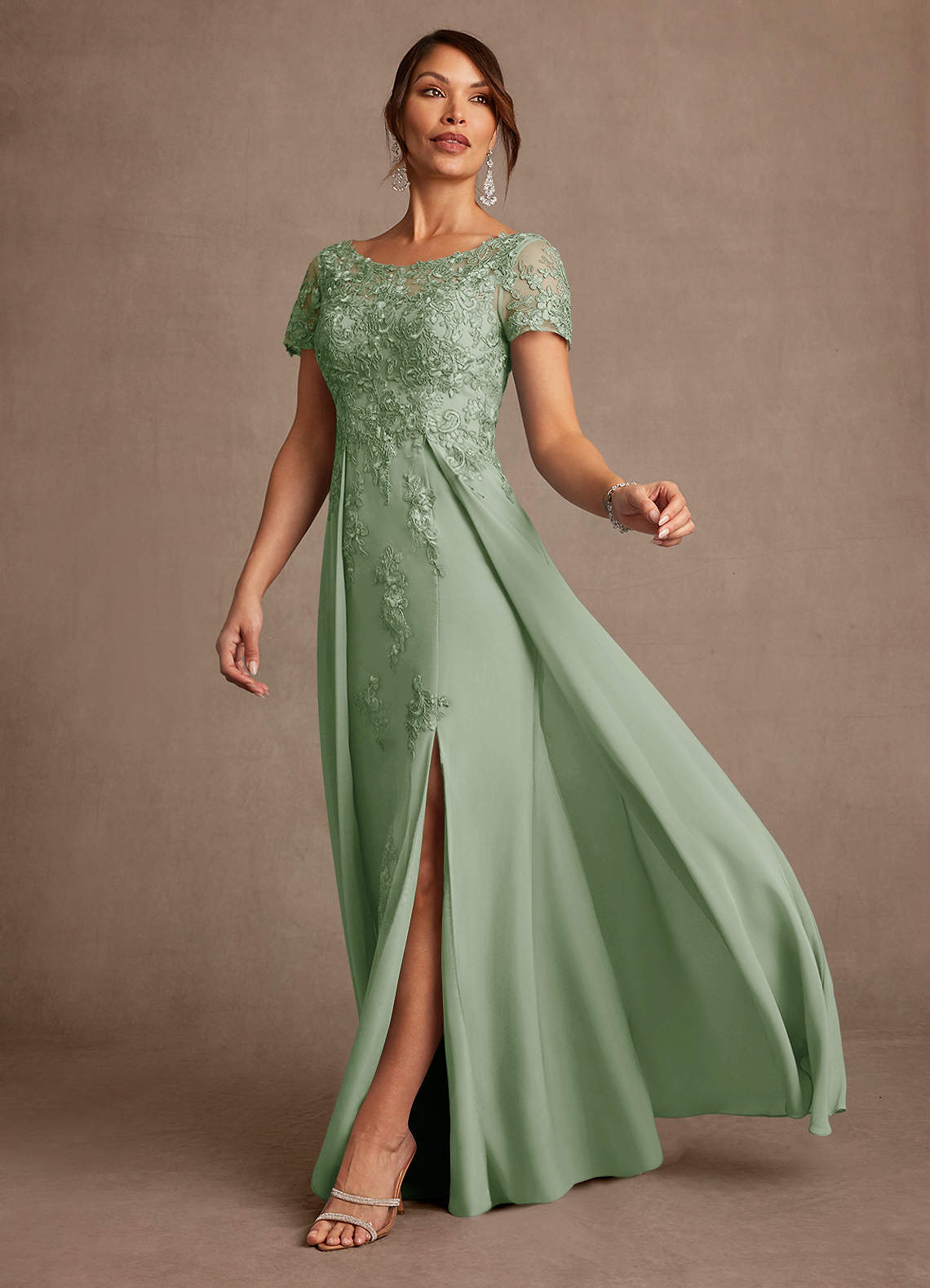 Azazie Alva Vestidos para mãe da noiva Vestido Dusty Sage de Renda de Linha A image1
