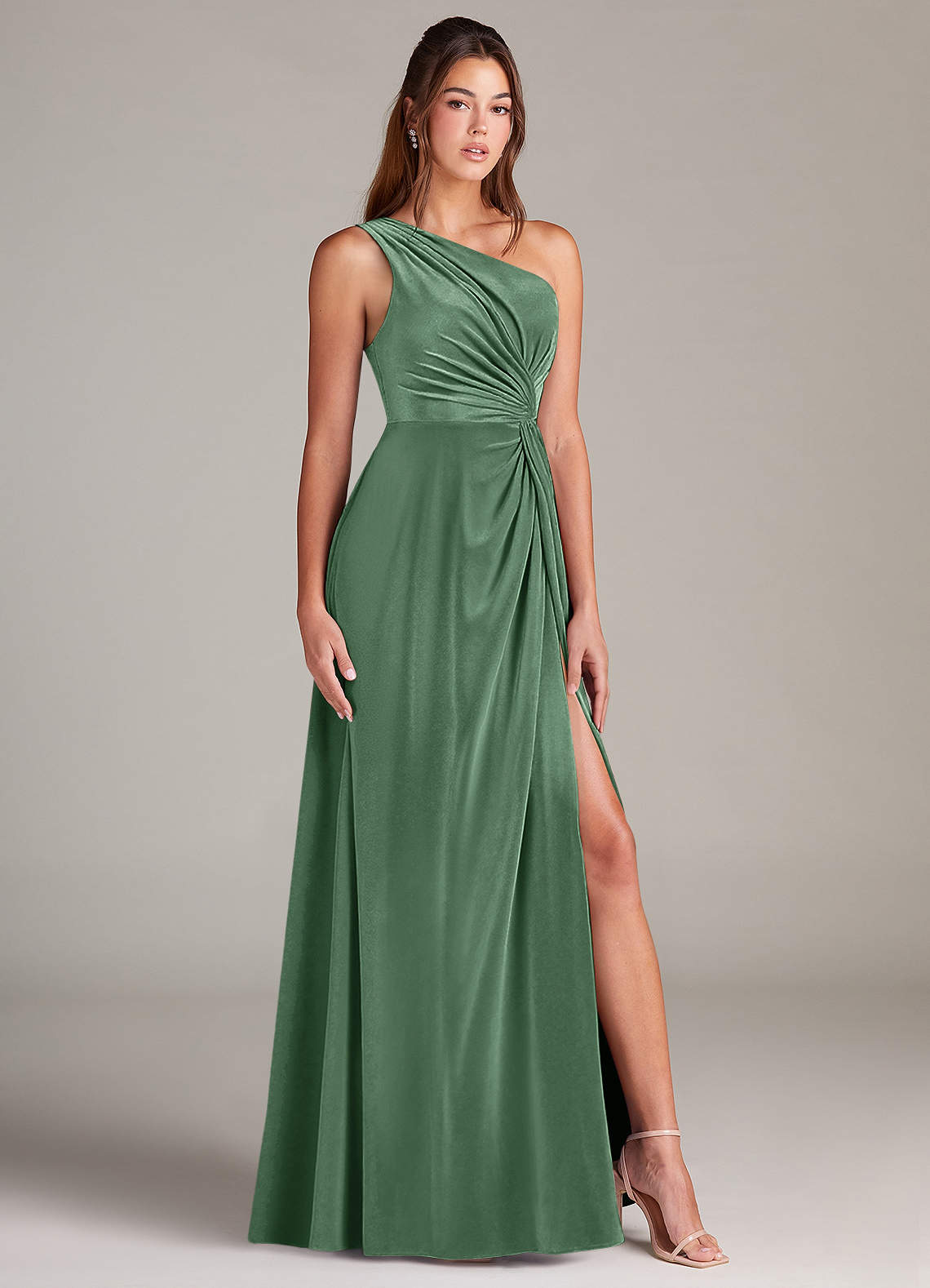 Azazie Brooke Robes de demoiselle d'honneur Robe Trapèze en velours Une épaule Eucalyptus image2