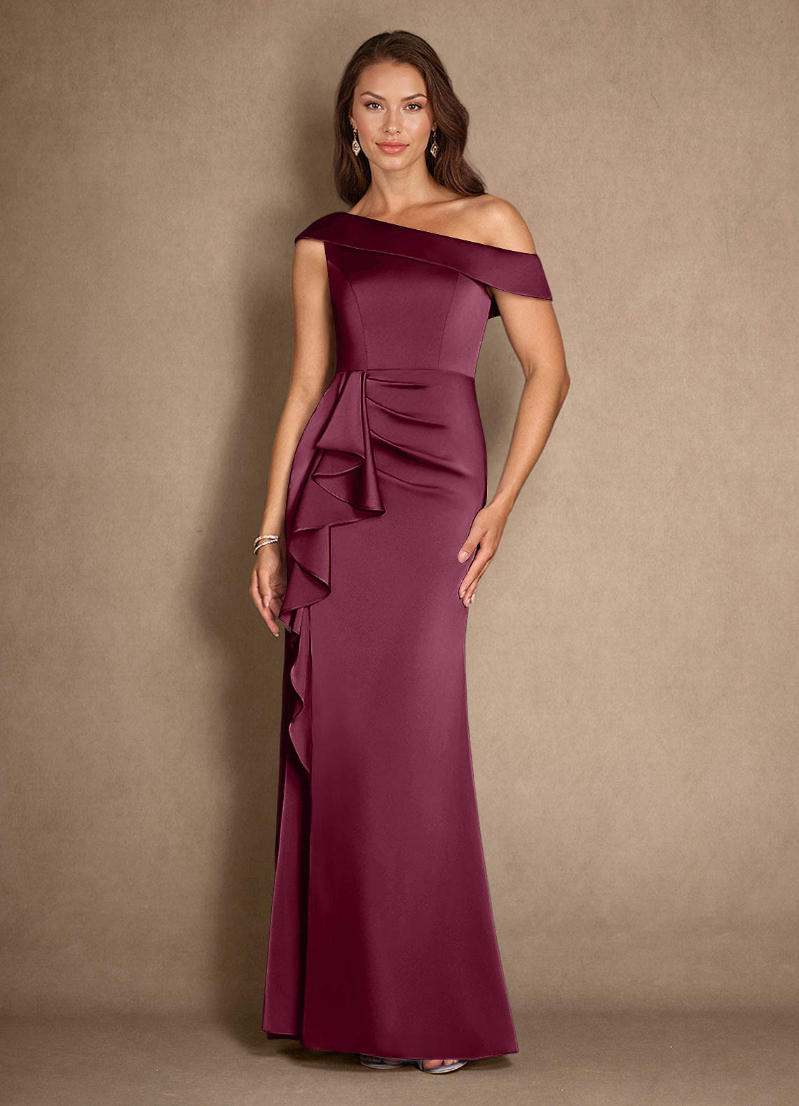Azazie Hamptons vestidos de madre de la novia Vestido de Mora de Satén Elástico de Corte En A con Plisado image1