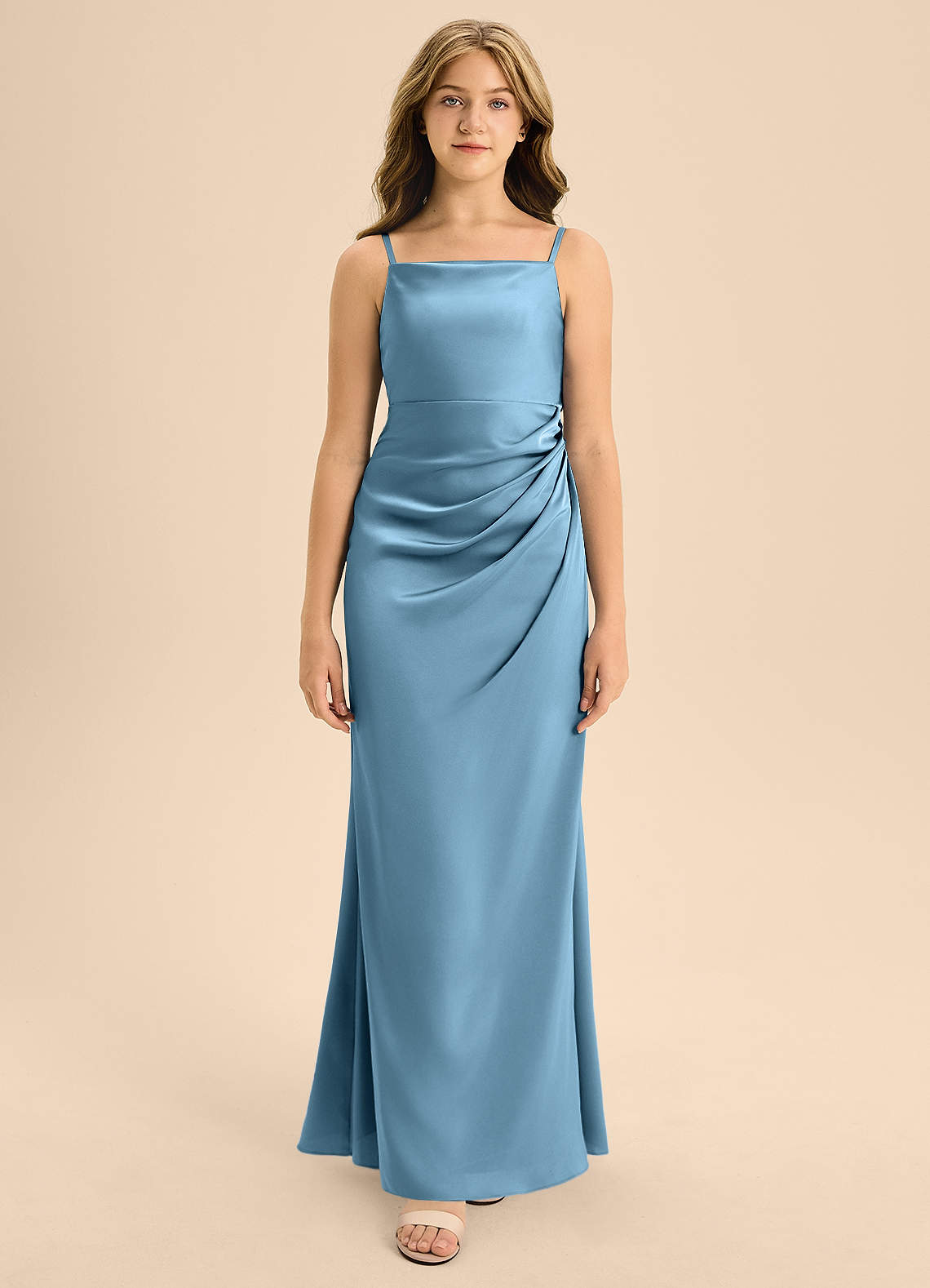 Azazie Renna Junior Vestido de Azul Acero de Satén Elástico de Corte En A con Plisado image5
