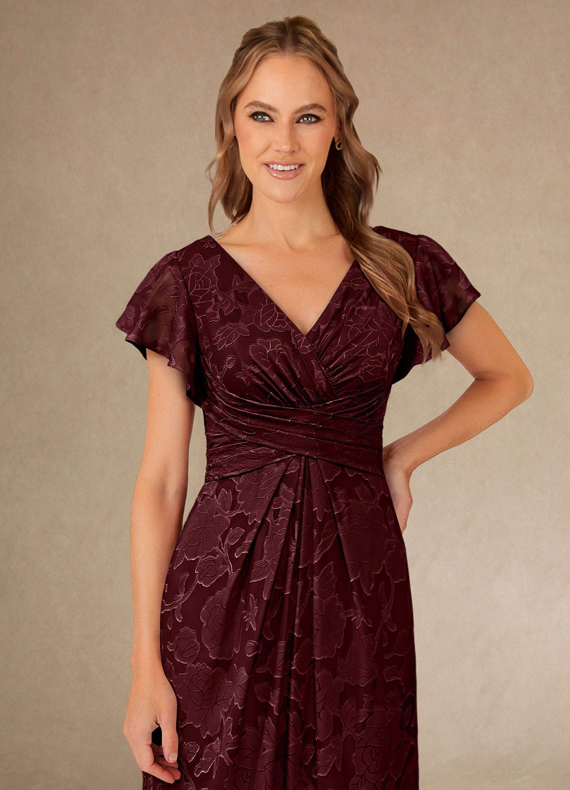 Azazie Vera vestidos de madre de la novia Vestido de Cabernet de Devorado Floral de Corte En A con Plisado image4